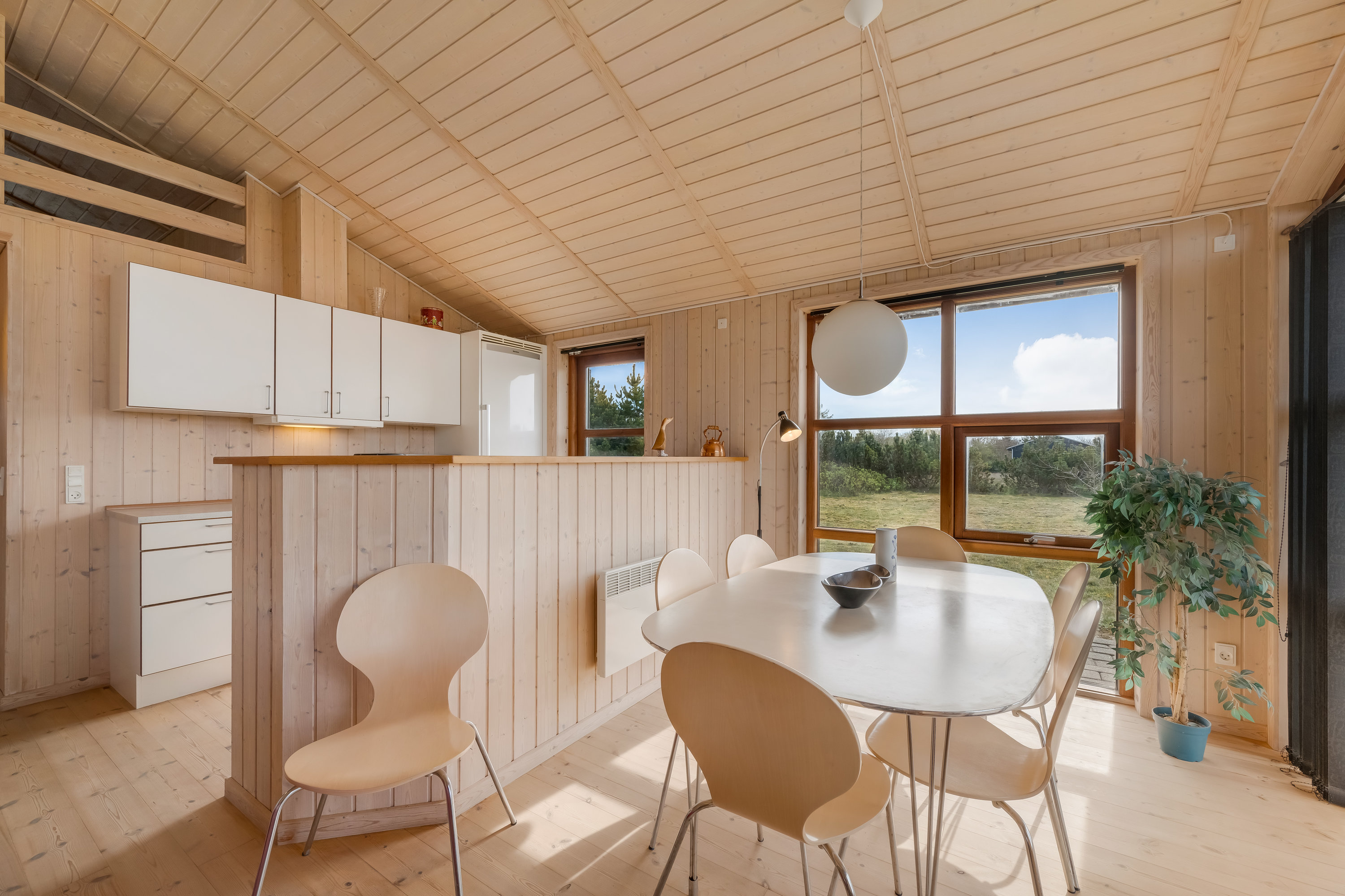 Fremhævet stue billede i fuldskærmstilstand. Billede af Syrenvej 3, Stauning, 6900 Skjern