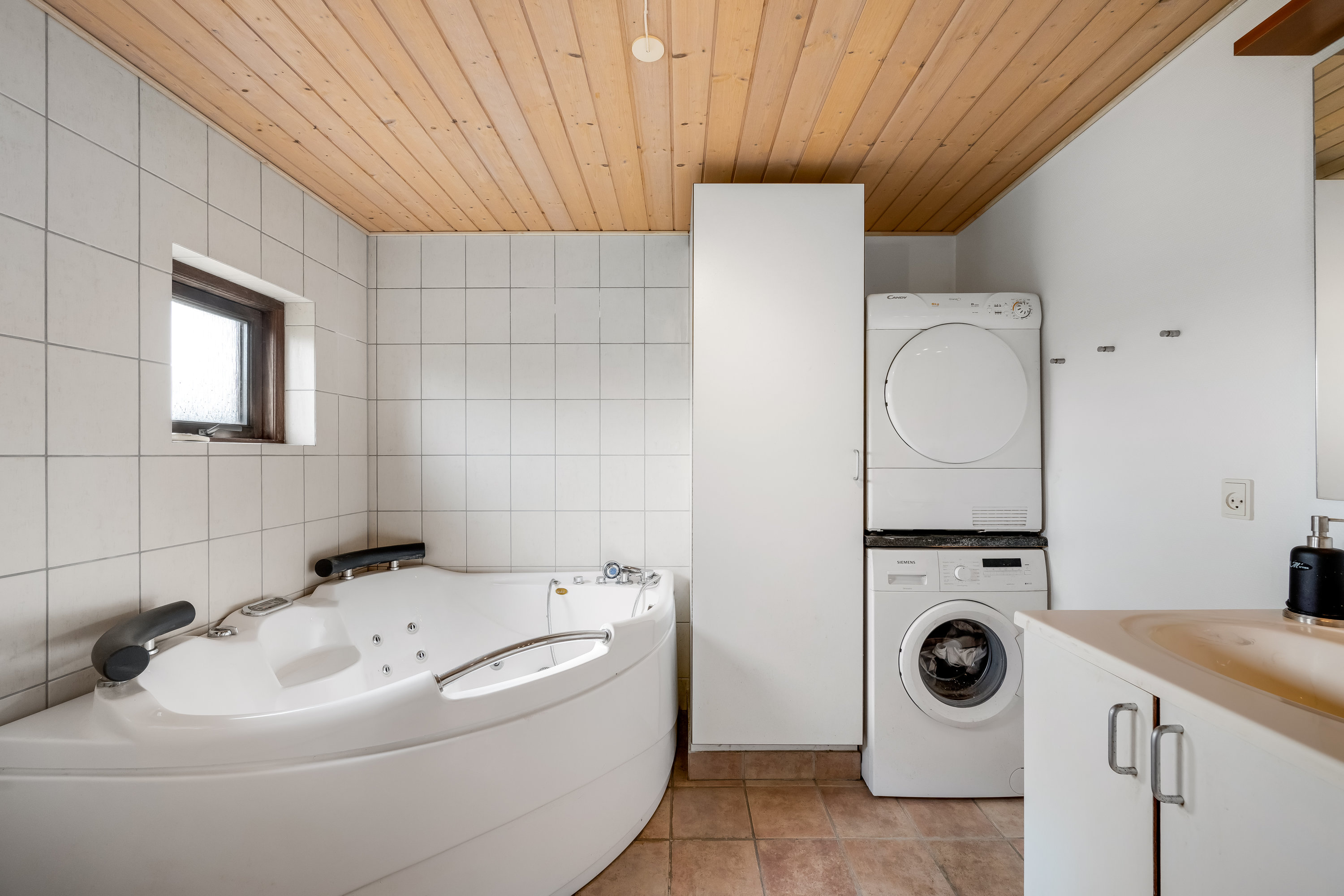 Fremhævet badeværelse billede i fuldskærmstilstand. Billede af Syrenvej 3, Stauning, 6900 Skjern