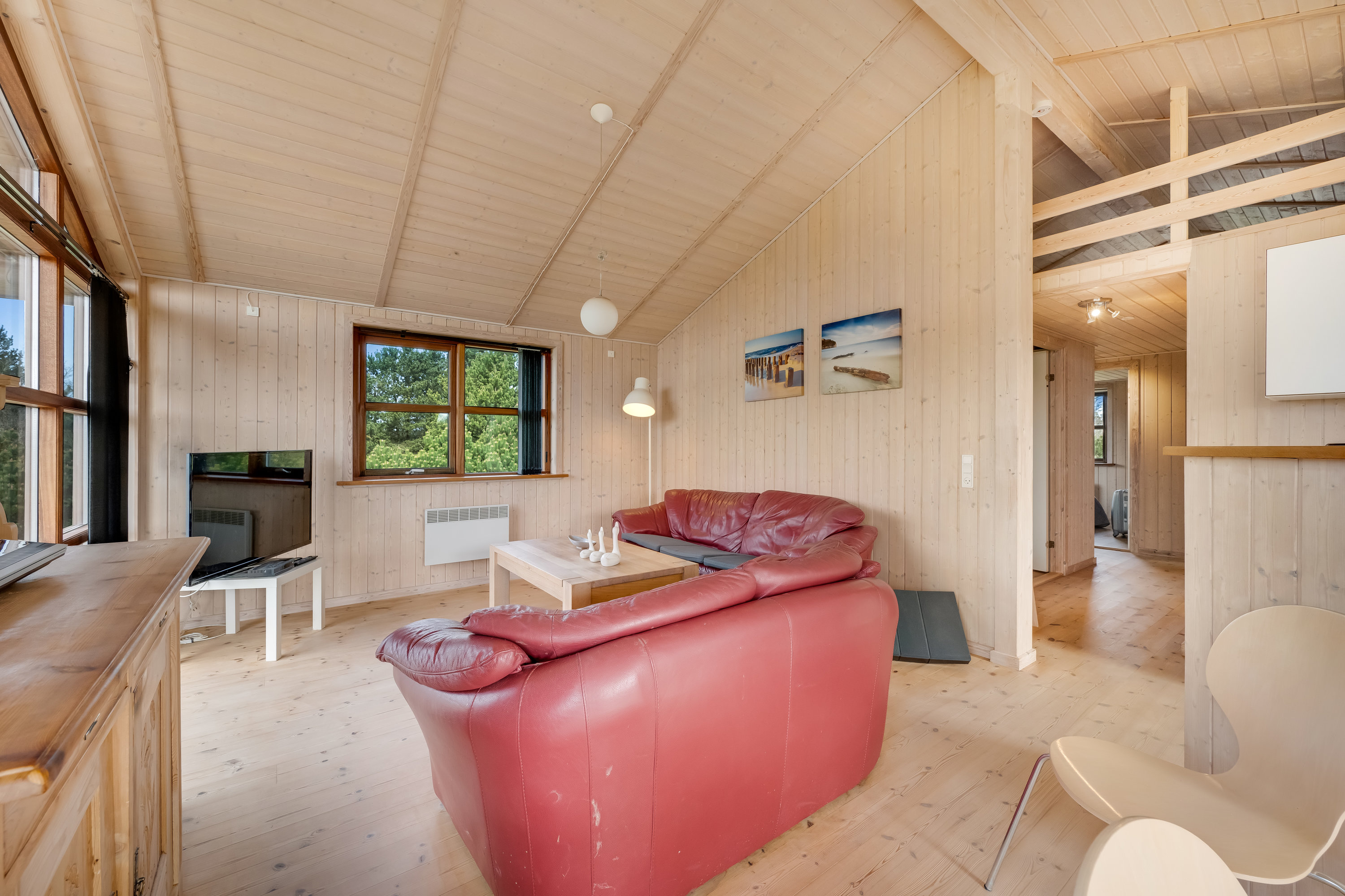 Fremhævet stue billede i fuldskærmstilstand. Billede af Syrenvej 3, Stauning, 6900 Skjern