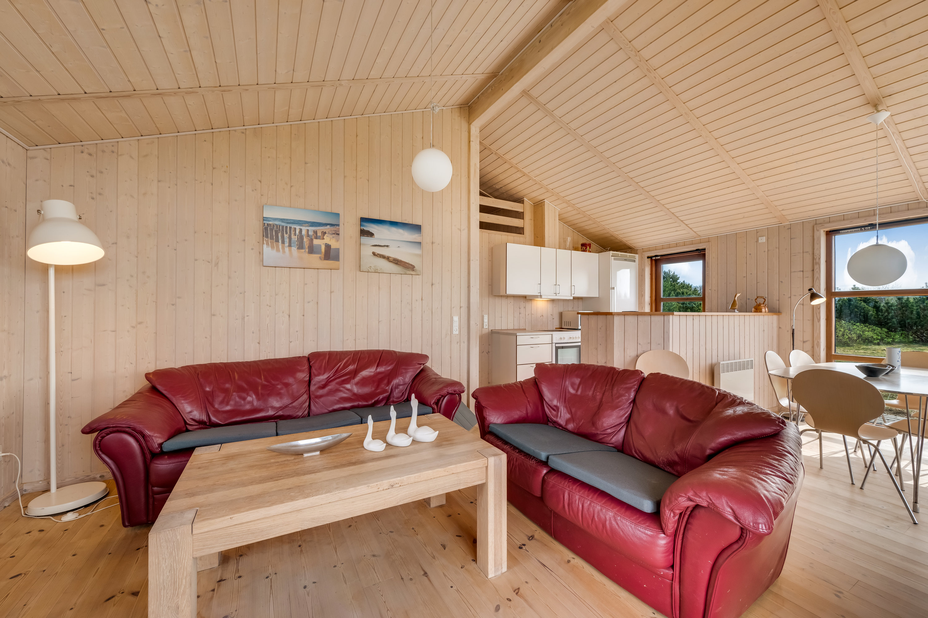 Fremhævet stue billede i fuldskærmstilstand. Billede af Syrenvej 3, Stauning, 6900 Skjern