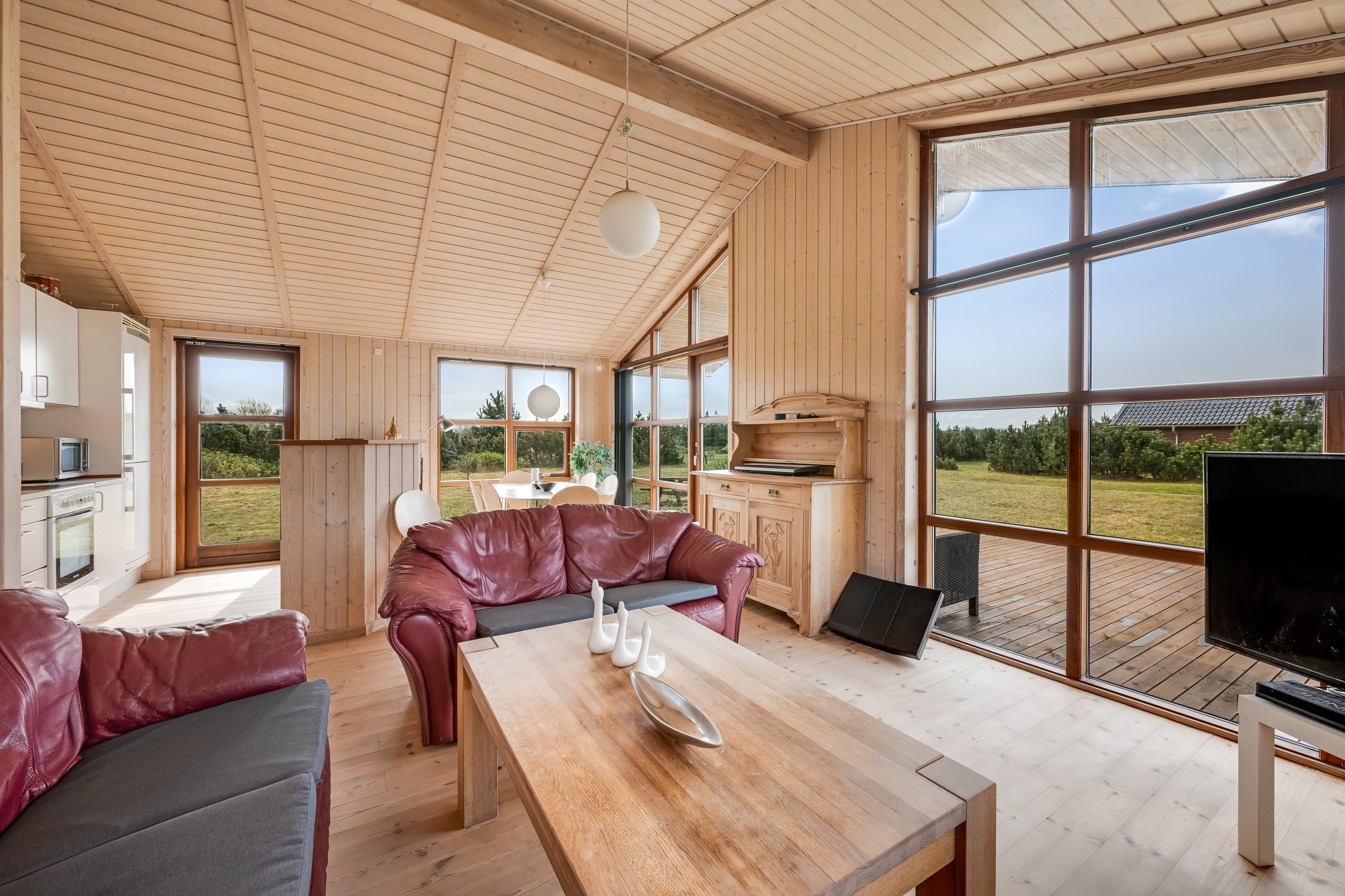 Fremhævet stue billede i fuldskærmstilstand. Billede af Syrenvej 3, Stauning, 6900 Skjern