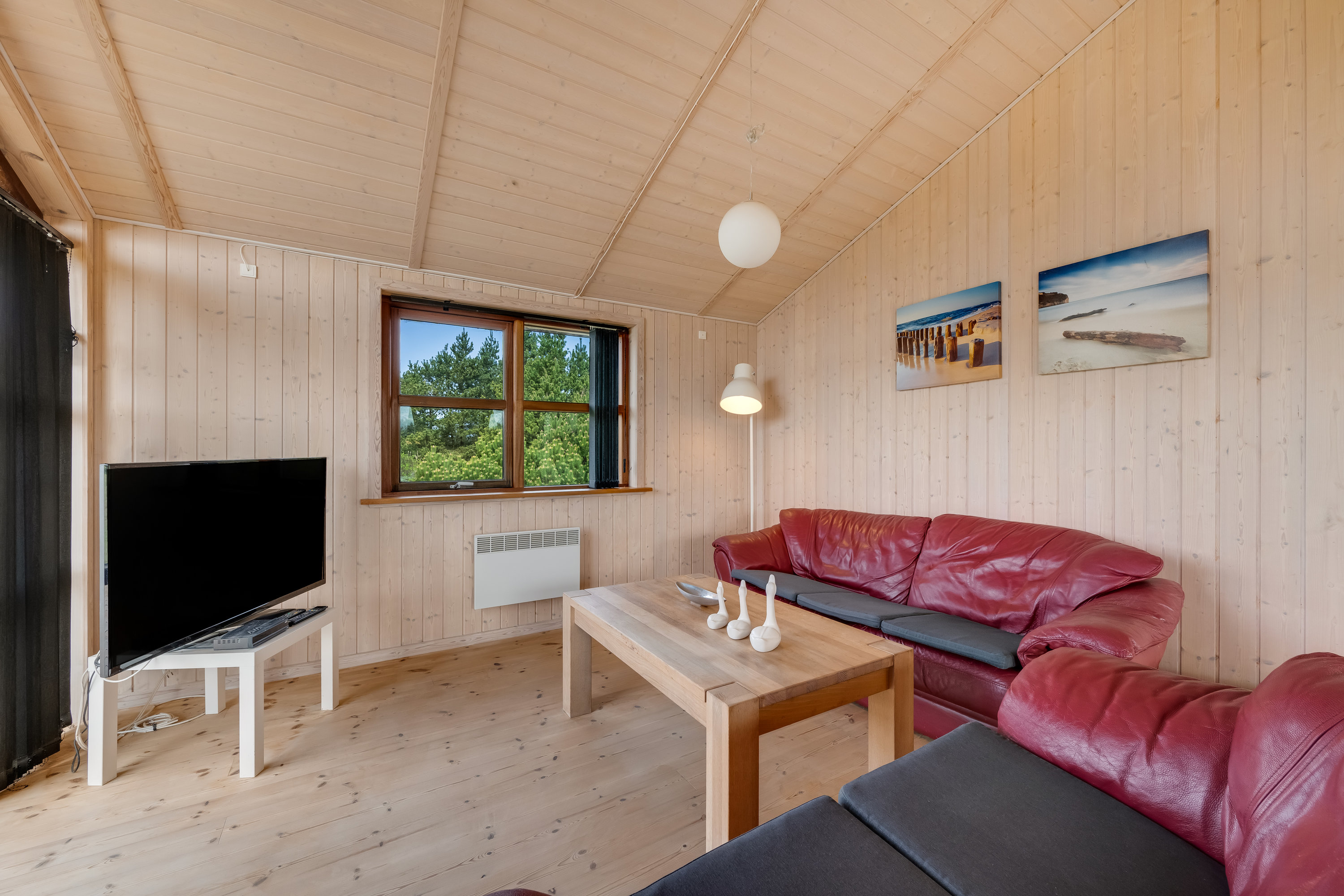 Fremhævet stue billede i fuldskærmstilstand. Billede af Syrenvej 3, Stauning, 6900 Skjern