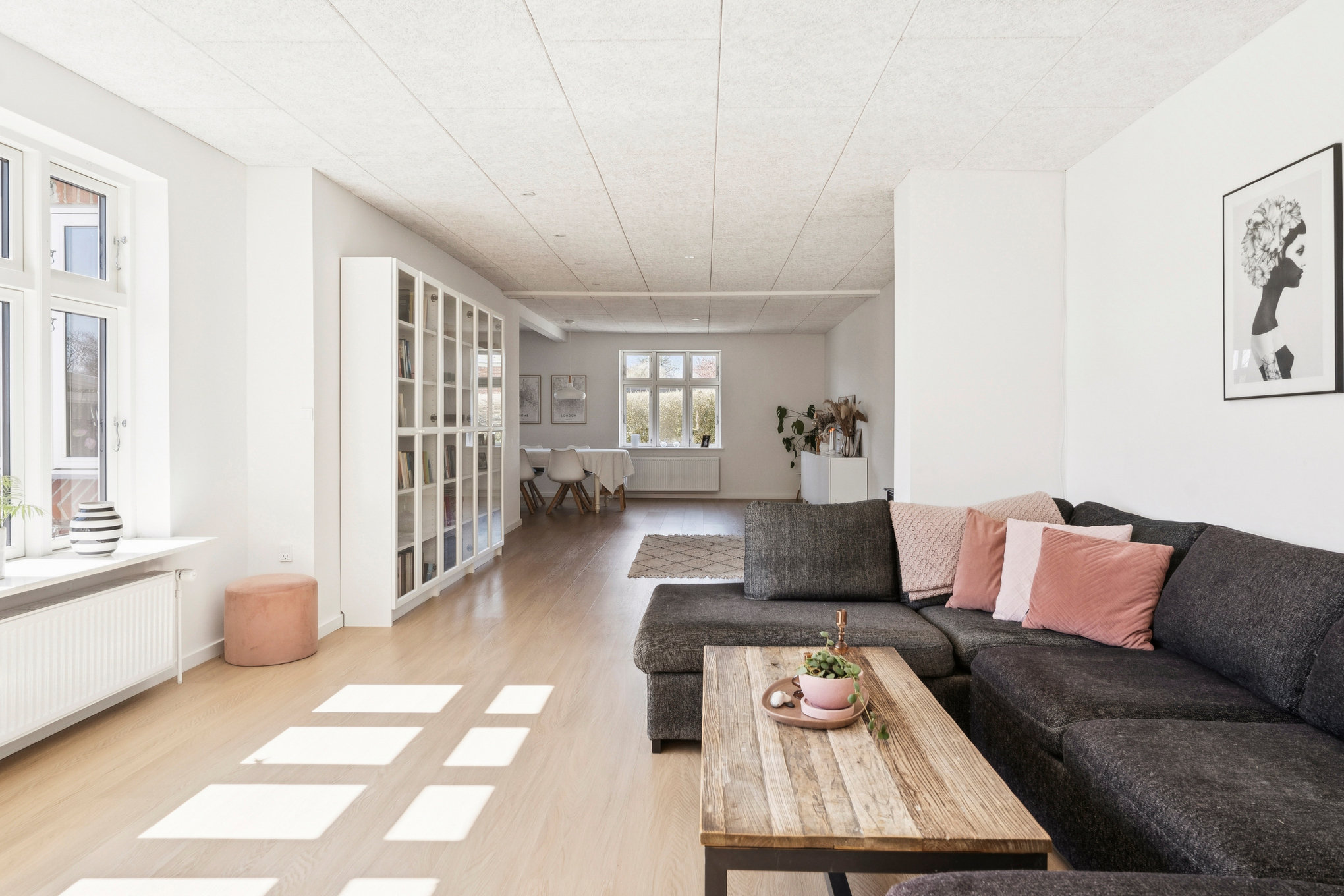 Fremhævet stue billede i fuldskærmstilstand. Billede af Bjellerup Alle 40, 8930 Randers NØ