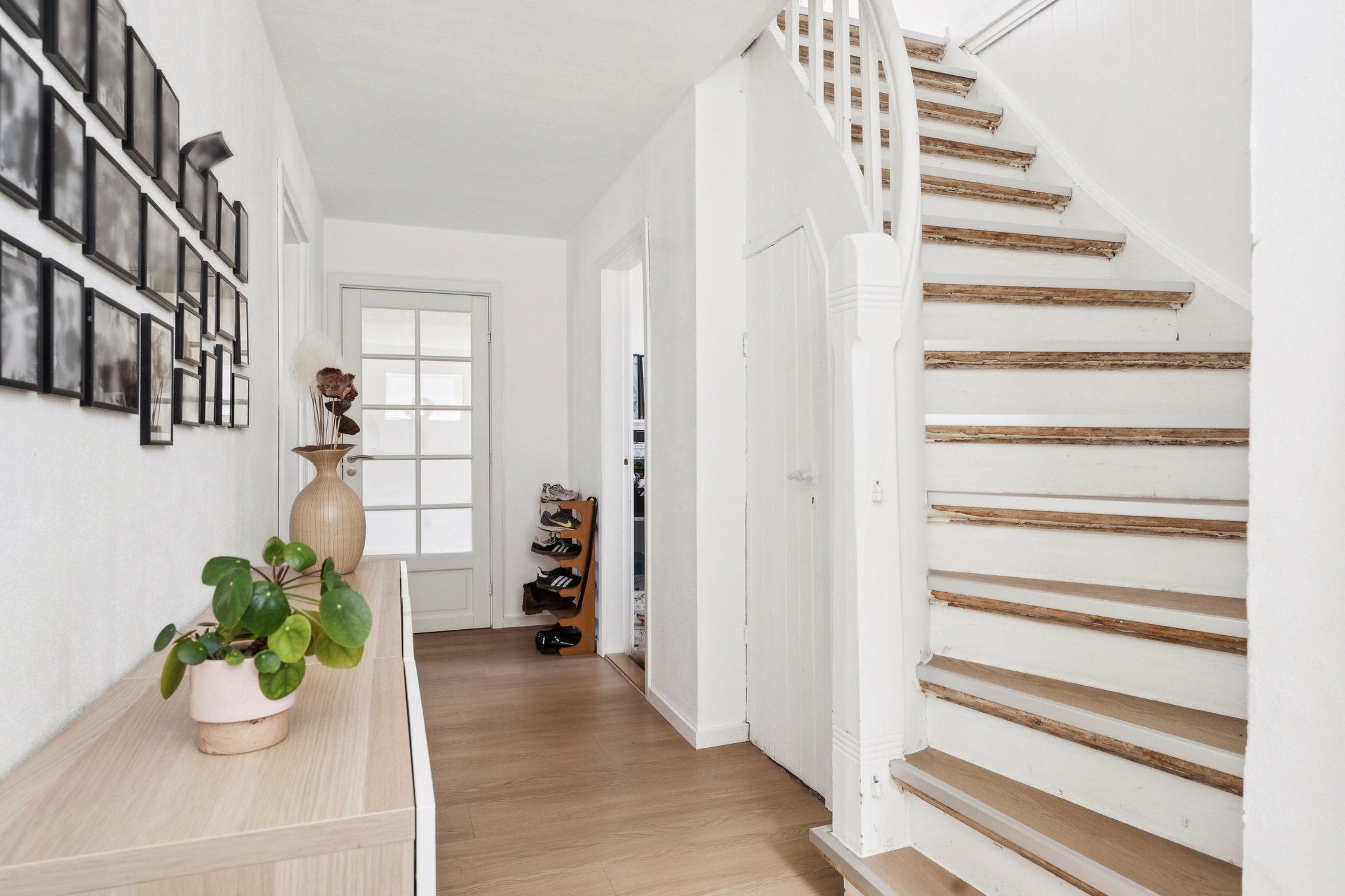 Fremhævet gang billede i fuldskærmstilstand. Billede af Bjellerup Alle 40, 8930 Randers NØ