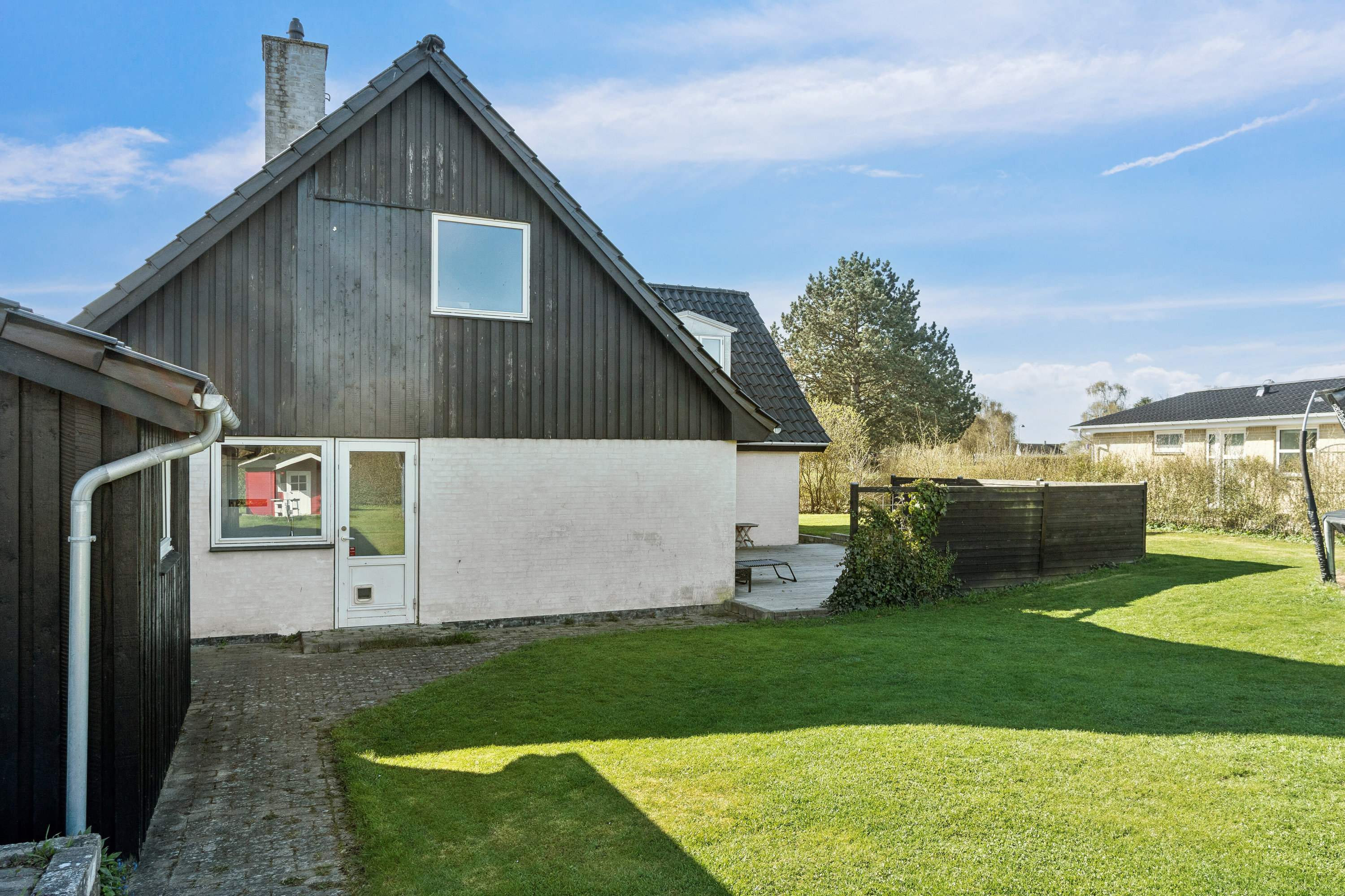 Fremhævet set fra haven billede i fuldskærmstilstand. Billede af Tjørnevej 3, 4230 Skælskør