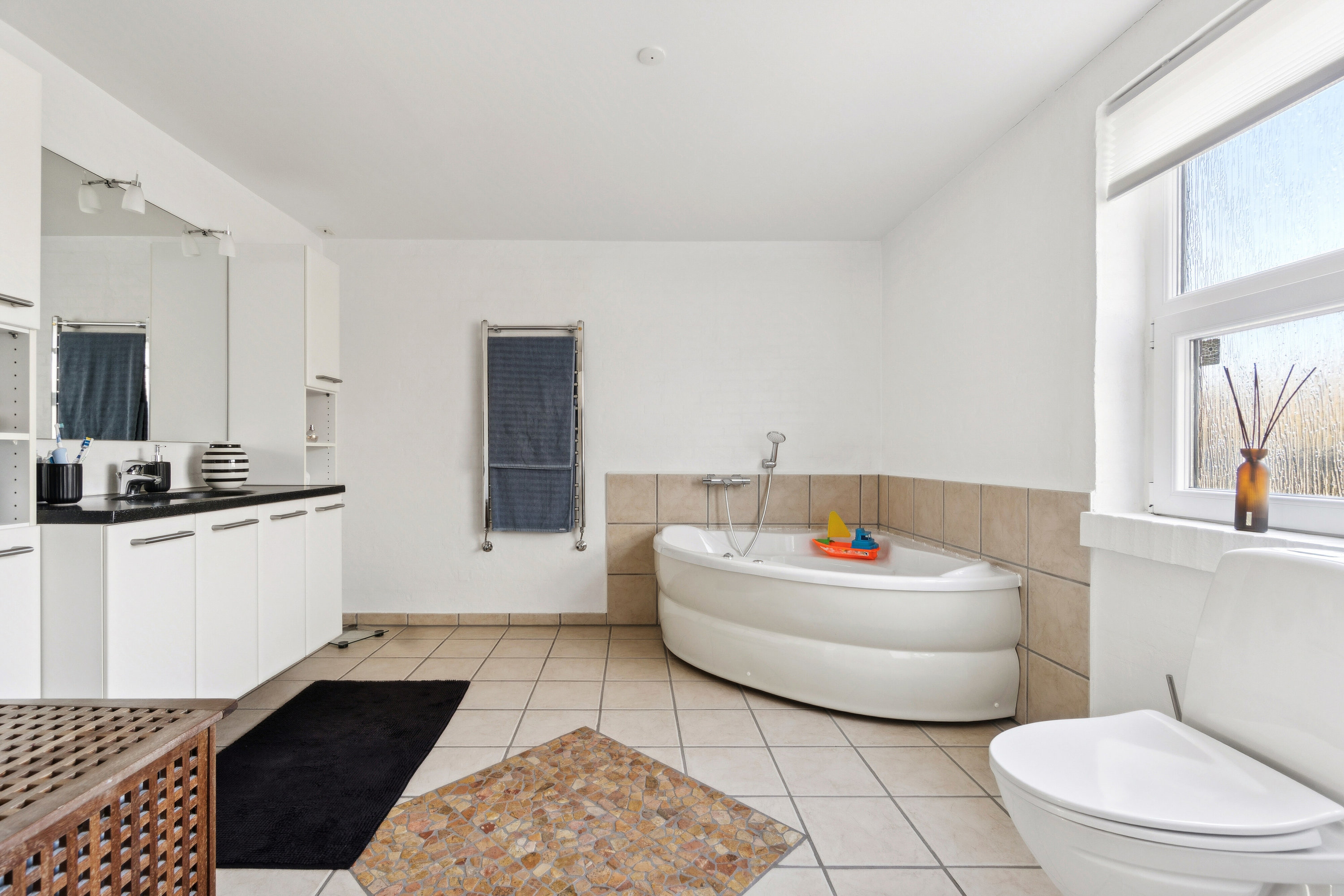 Fremhævet badeværelse billede i fuldskærmstilstand. Billede af Bygmarken 16, 7730 Hanstholm