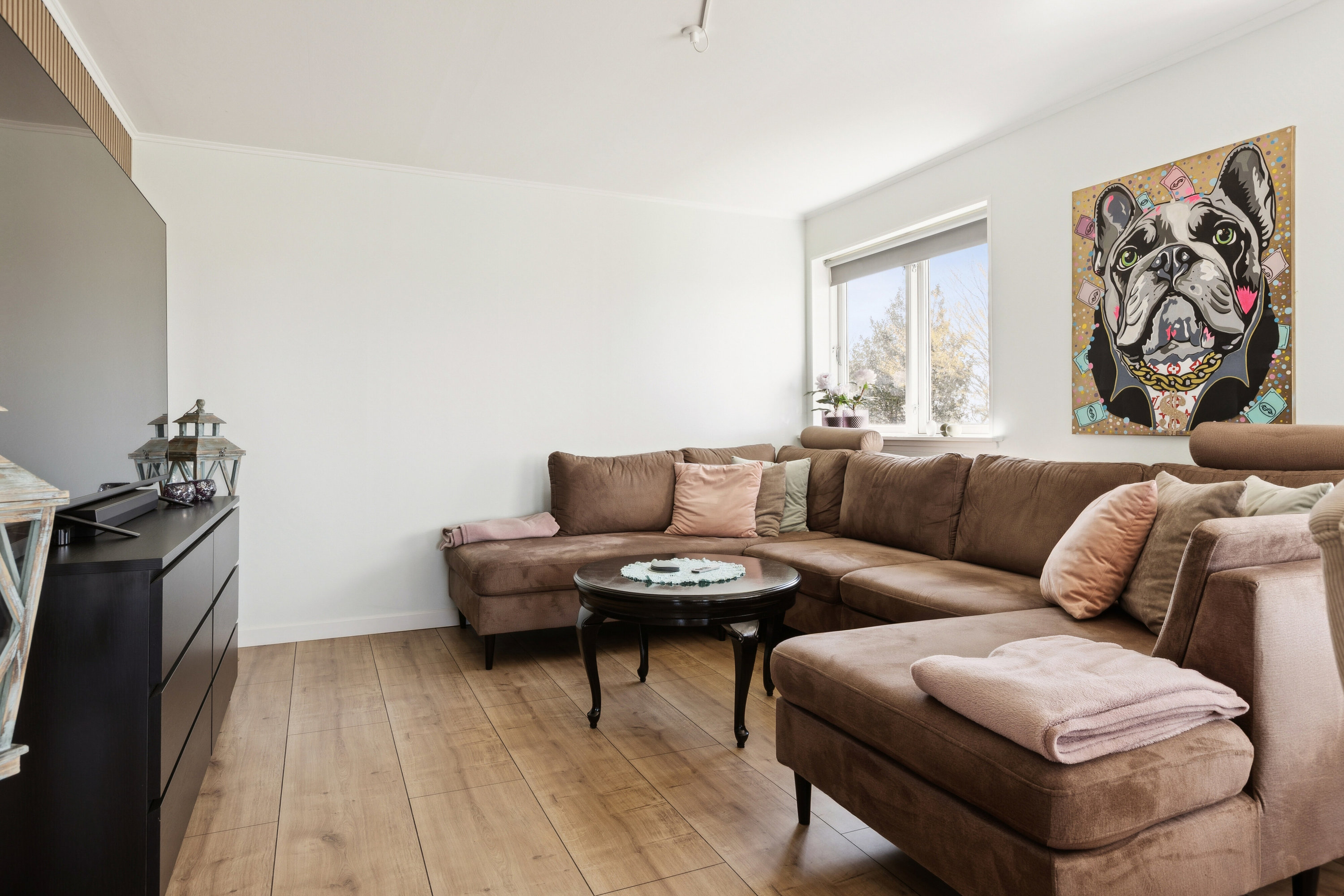 Fremhævet stue billede i fuldskærmstilstand. Billede af Sundvej 3, Gl Kalvehave, 4771 Kalvehave