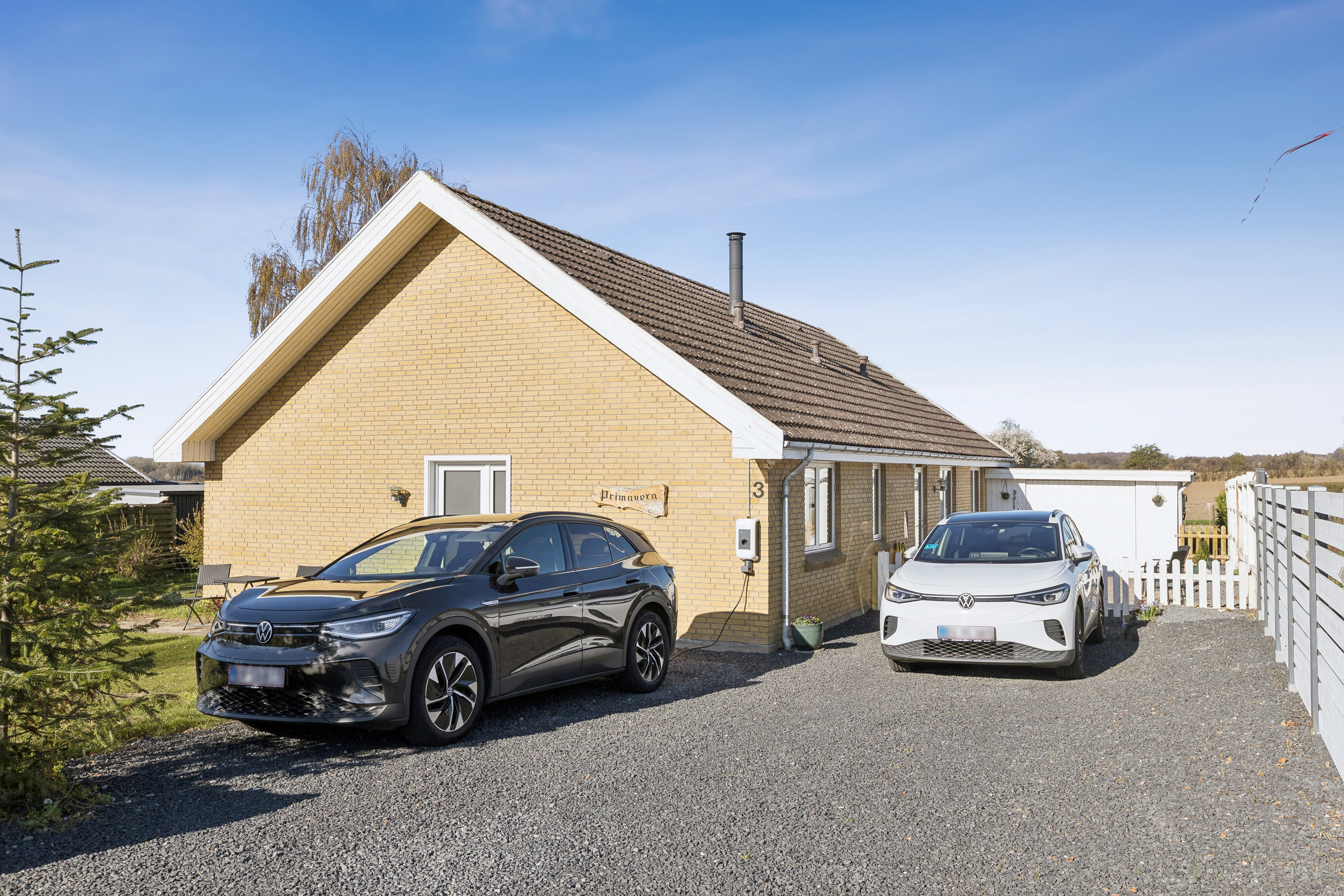 Fremhævet set fra vejen billede i fuldskærmstilstand. Billede af Sundvej 3, Gl Kalvehave, 4771 Kalvehave