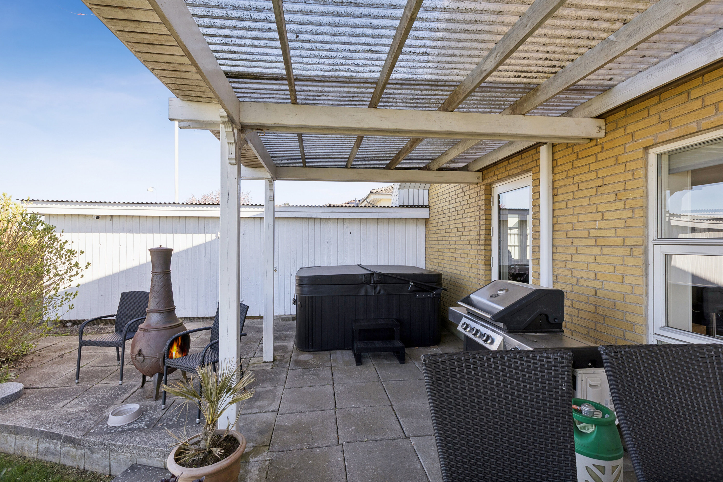 Fremhævet terrasse billede i fuldskærmstilstand. Billede af Sundvej 3, Gl Kalvehave, 4771 Kalvehave