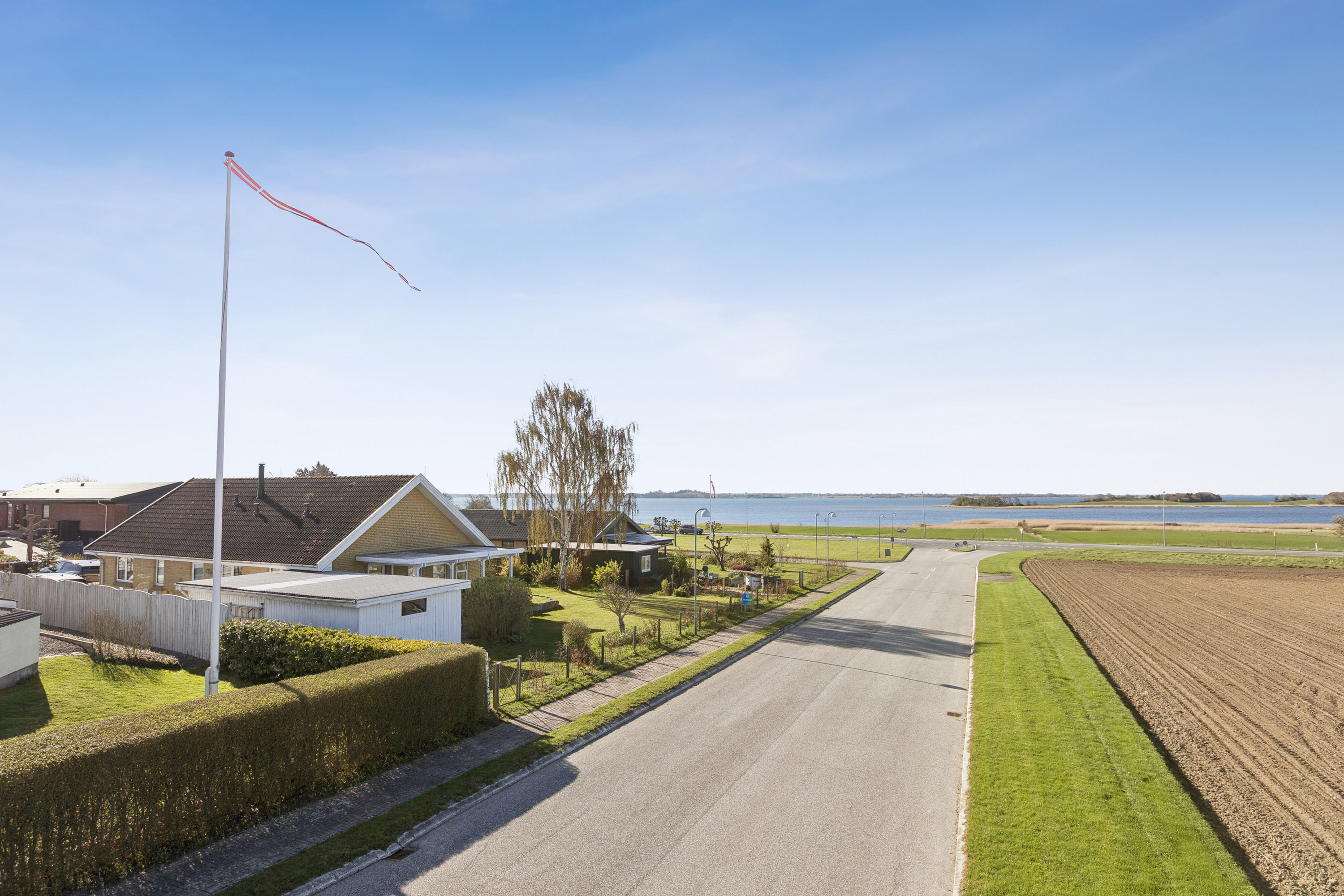 Fremhævet set fra vejen billede i fuldskærmstilstand. Billede af Sundvej 3, Gl Kalvehave, 4771 Kalvehave