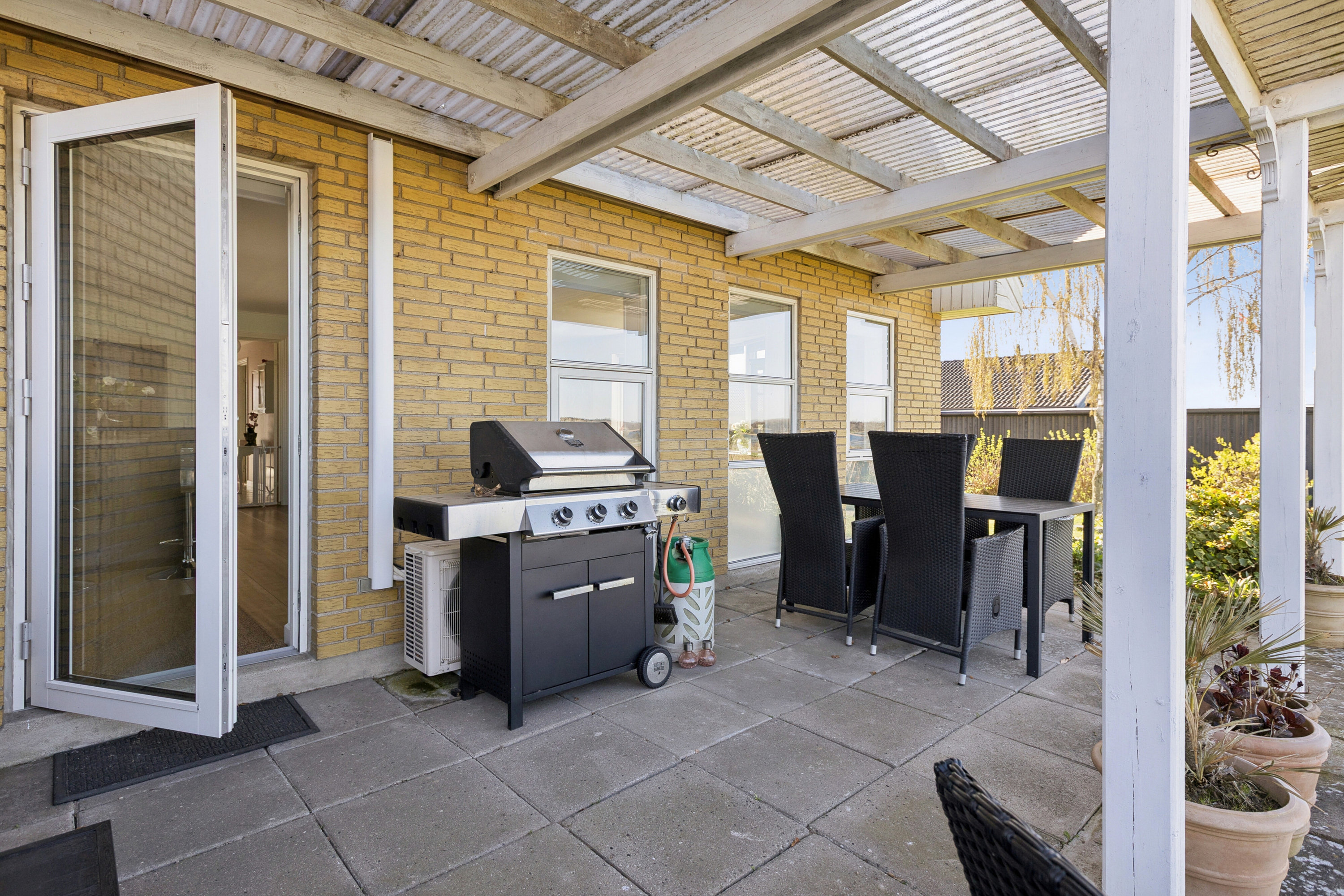 Fremhævet overdækket terrasse billede i fuldskærmstilstand. Billede af Sundvej 3, Gl Kalvehave, 4771 Kalvehave