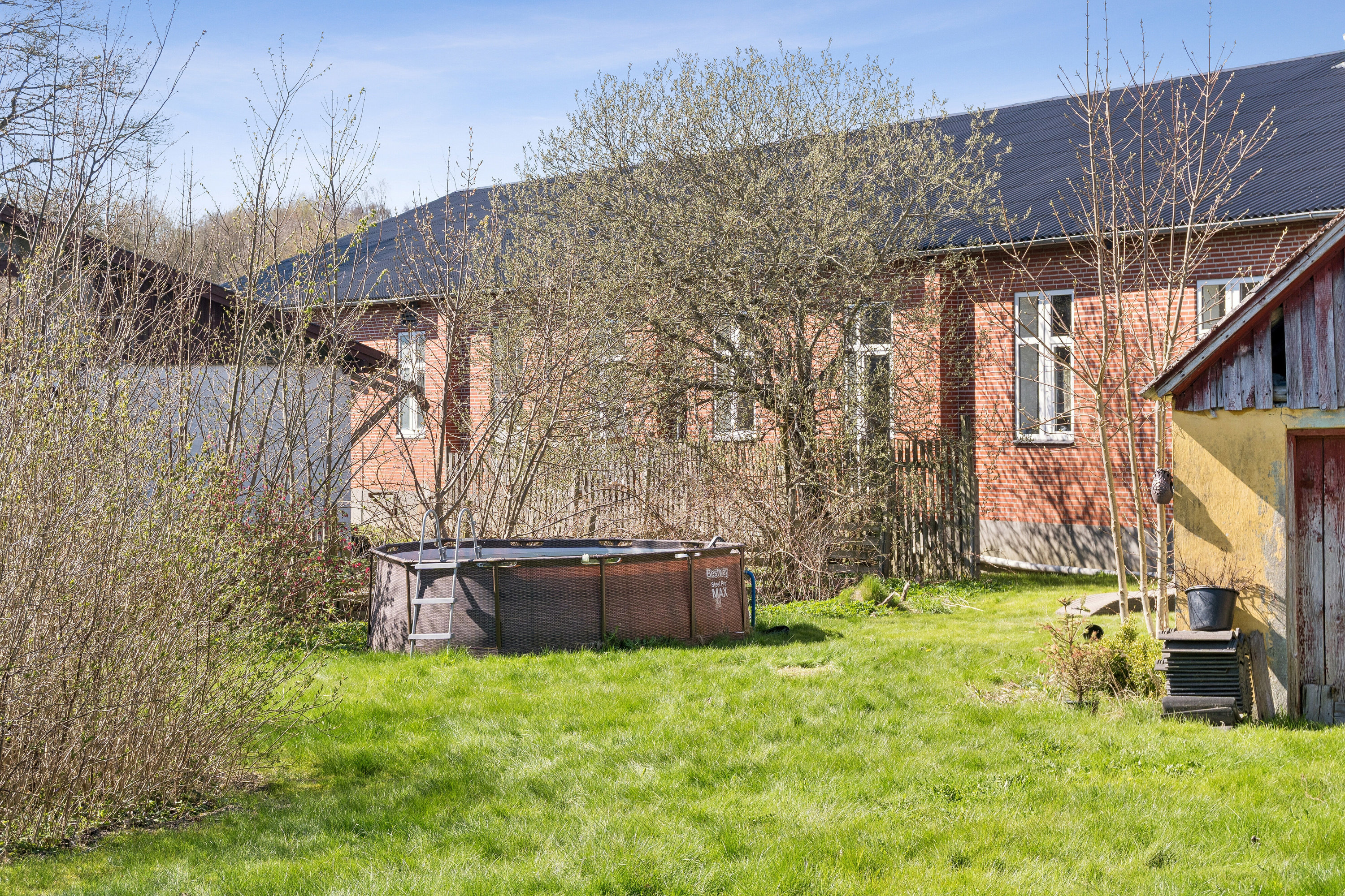 Fremhævet set fra haven billede i fuldskærmstilstand. Billede af Solbjerg Hovedgade 94, 8355 Solbjerg