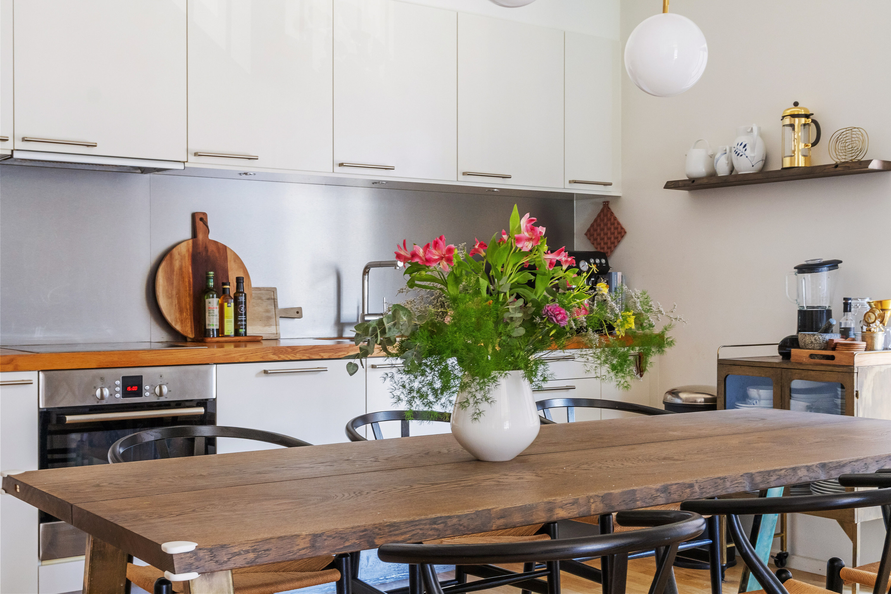 Fremhævet spisestue billede i fuldskærmstilstand. Billede af Carl Th. Zahles Gade 4, 2. tv., 2300 København S