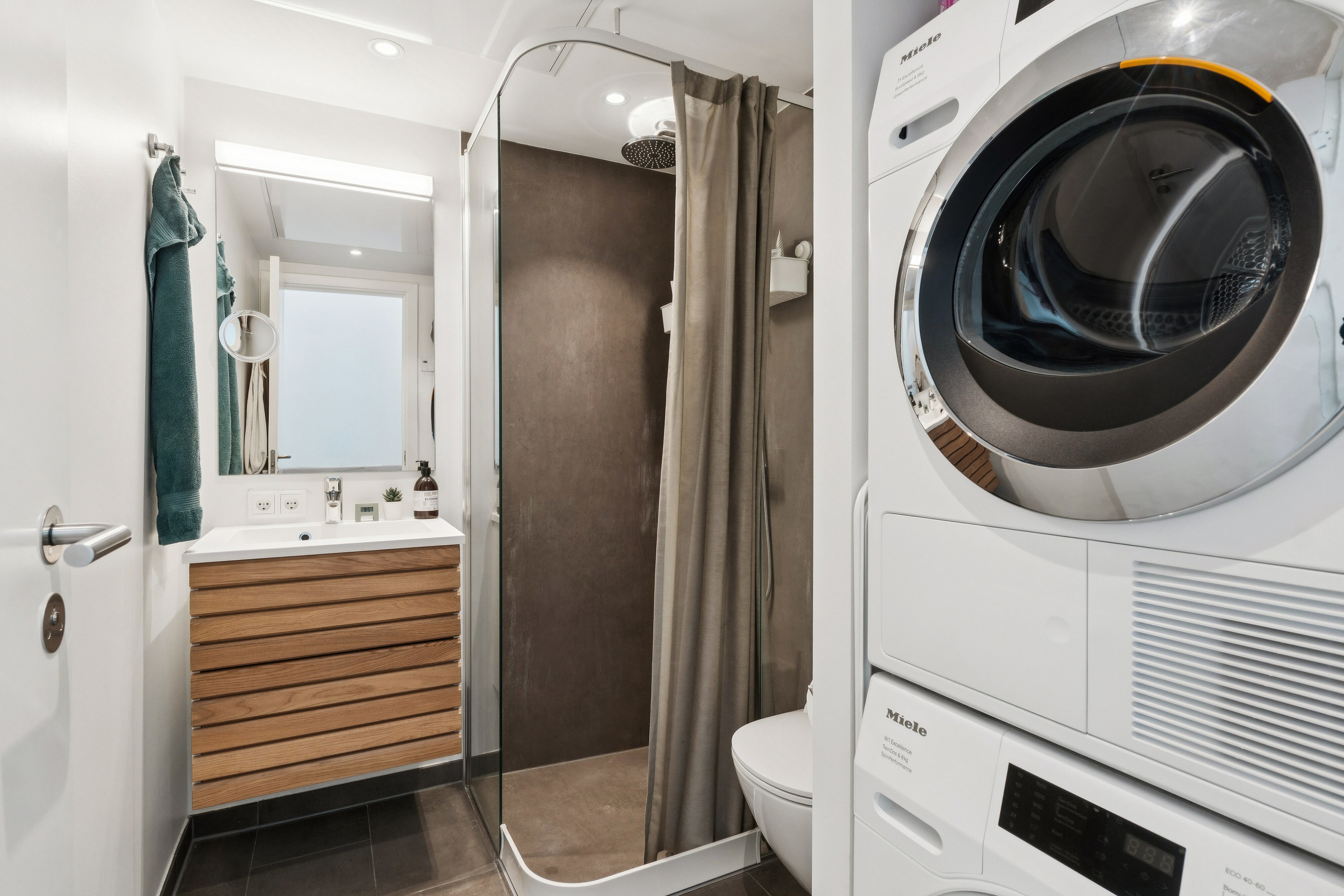 Fremhævet badeværelse billede i fuldskærmstilstand. Billede af Premieren 22, 4000 Roskilde