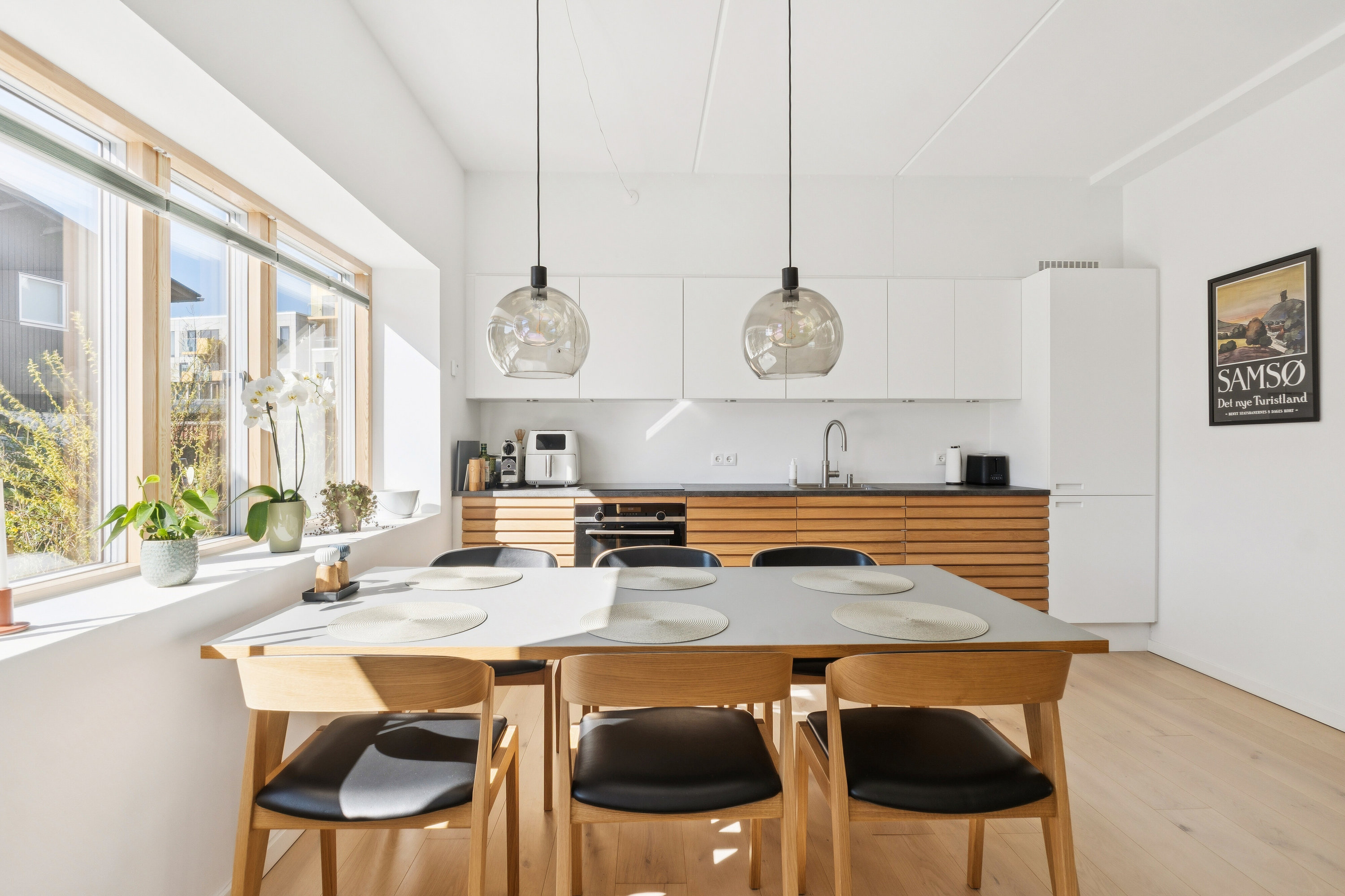 Fremhævet spisestue billede i fuldskærmstilstand. Billede af Premieren 22, 4000 Roskilde