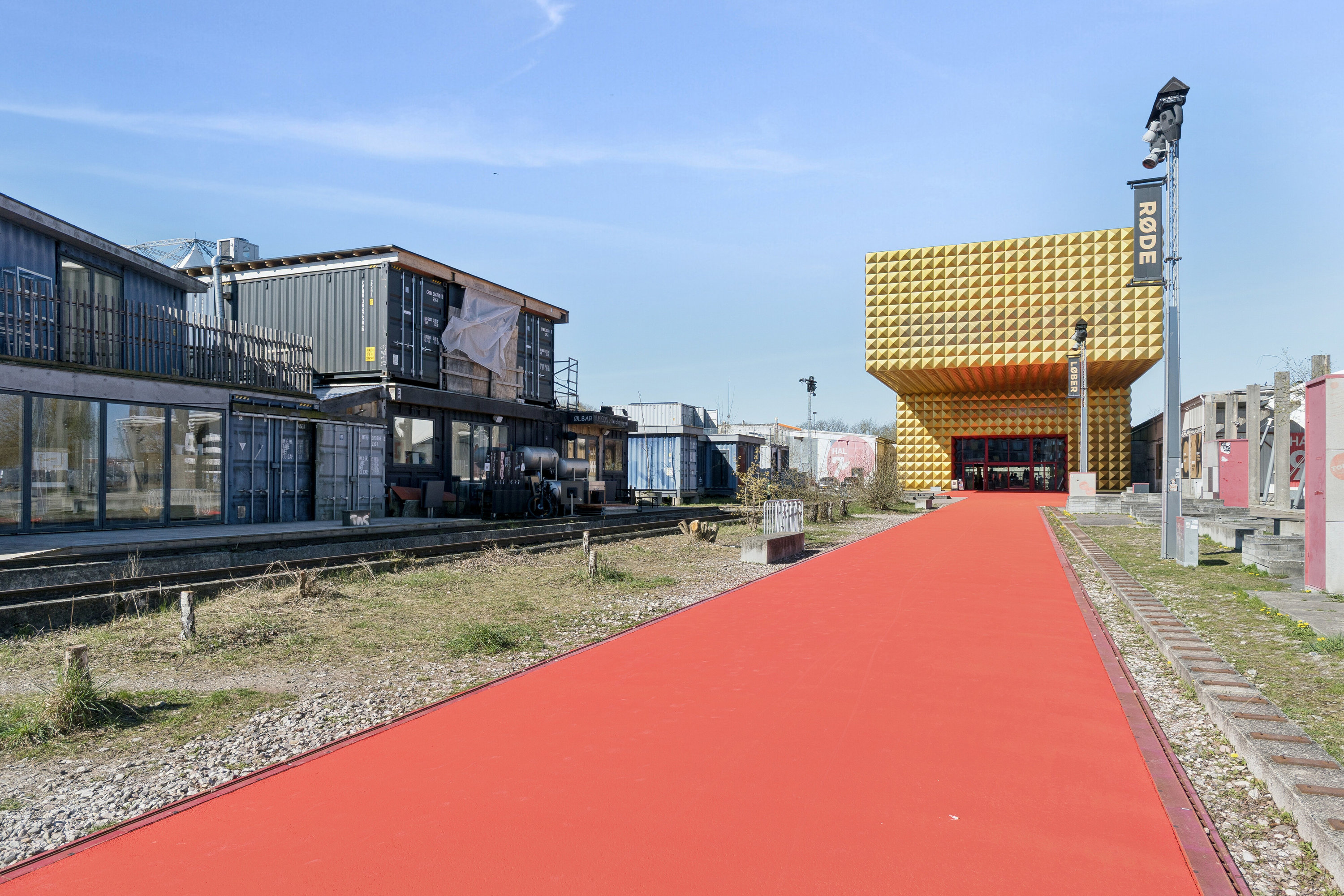 Fremhævet set fra vejen billede i fuldskærmstilstand. Billede af Premieren 22, 4000 Roskilde