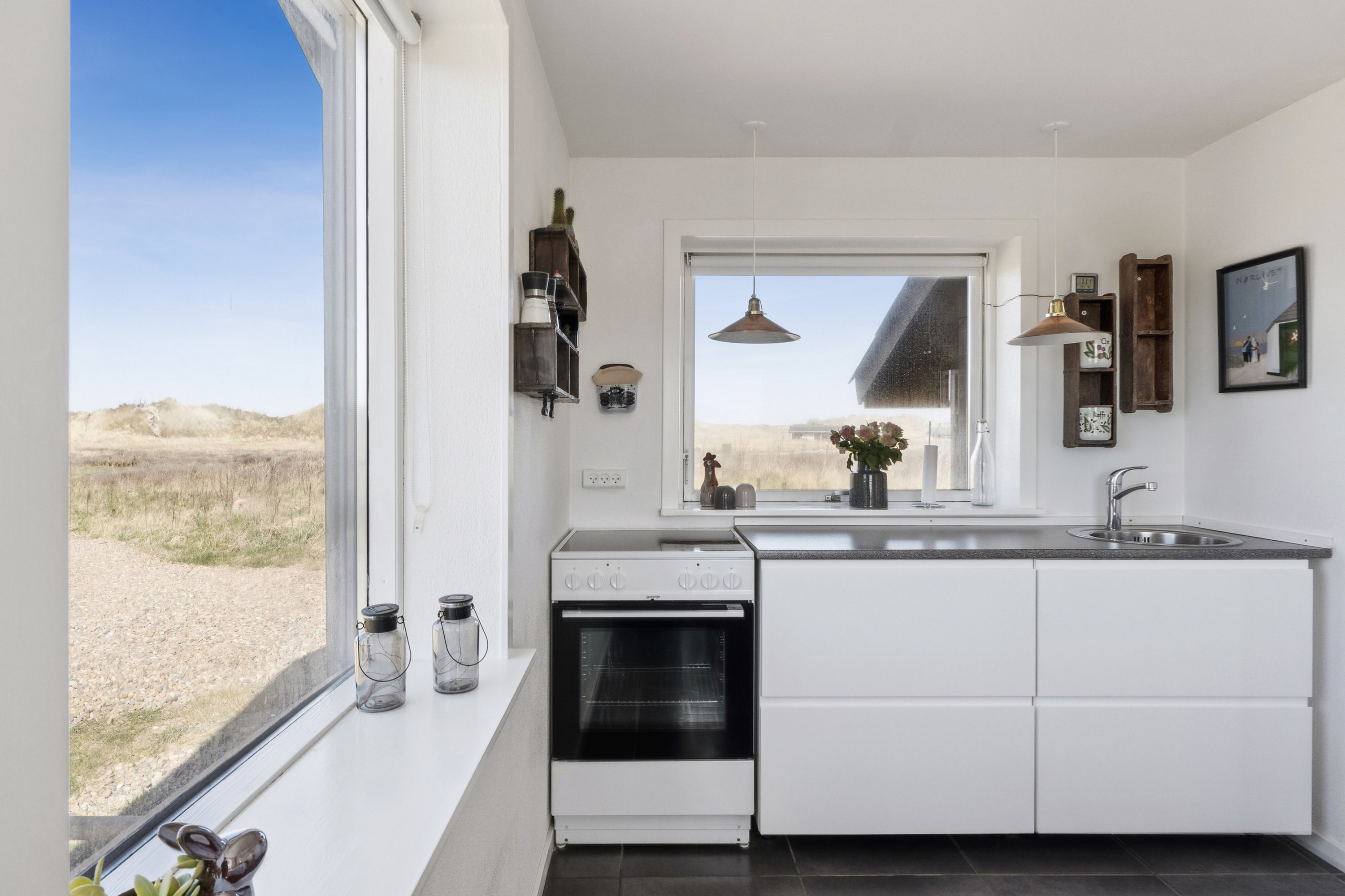 Fremhævet køkken billede i fuldskærmstilstand. Billede af Udemarken 38, Skal Klit, 9800 Hjørring