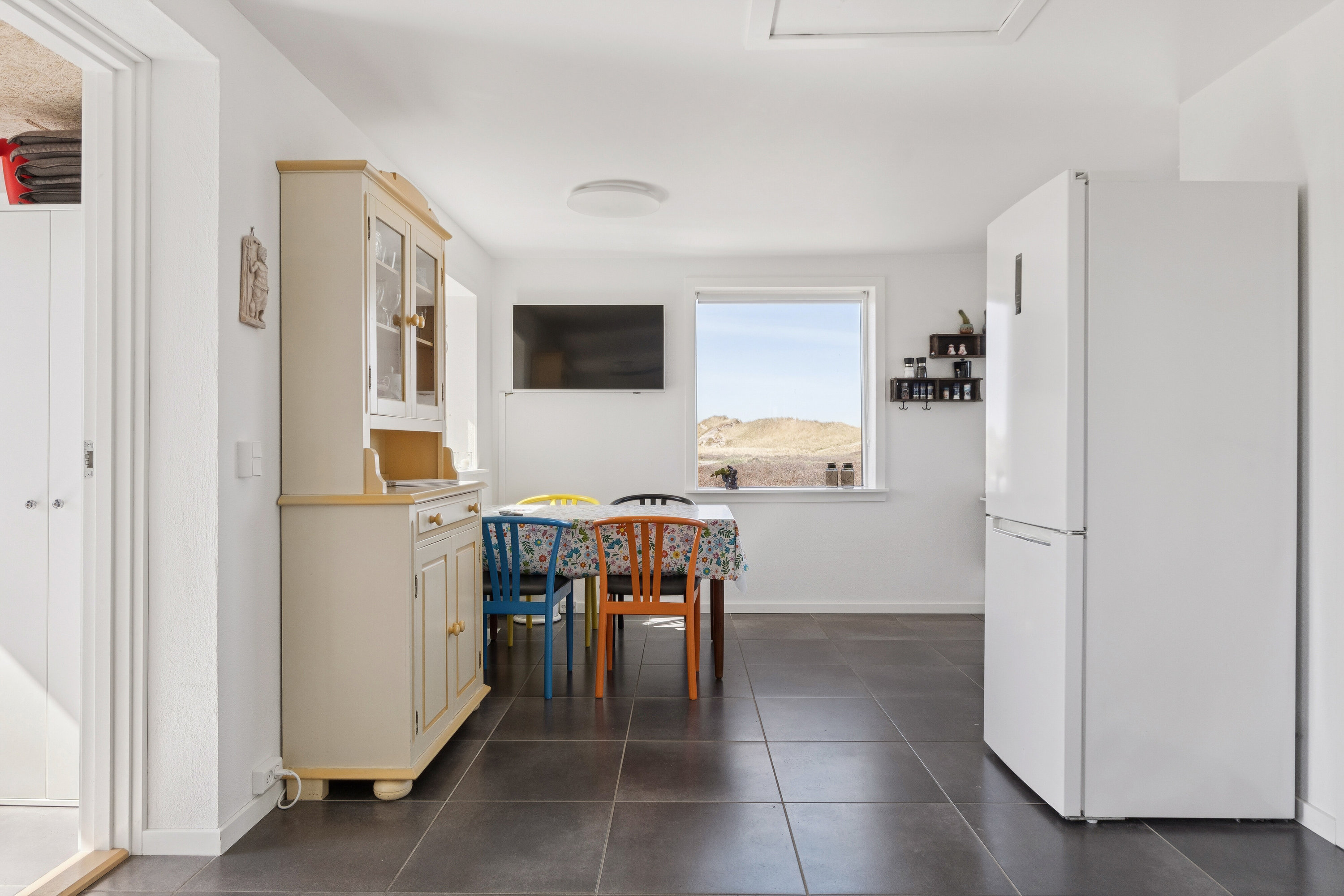 Fremhævet spisestue billede i fuldskærmstilstand. Billede af Udemarken 38, Skal Klit, 9800 Hjørring