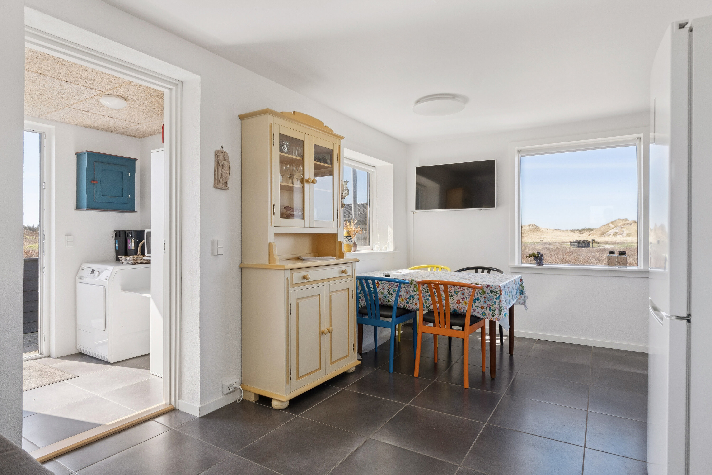 Fremhævet spisestue billede i fuldskærmstilstand. Billede af Udemarken 38, Skal Klit, 9800 Hjørring