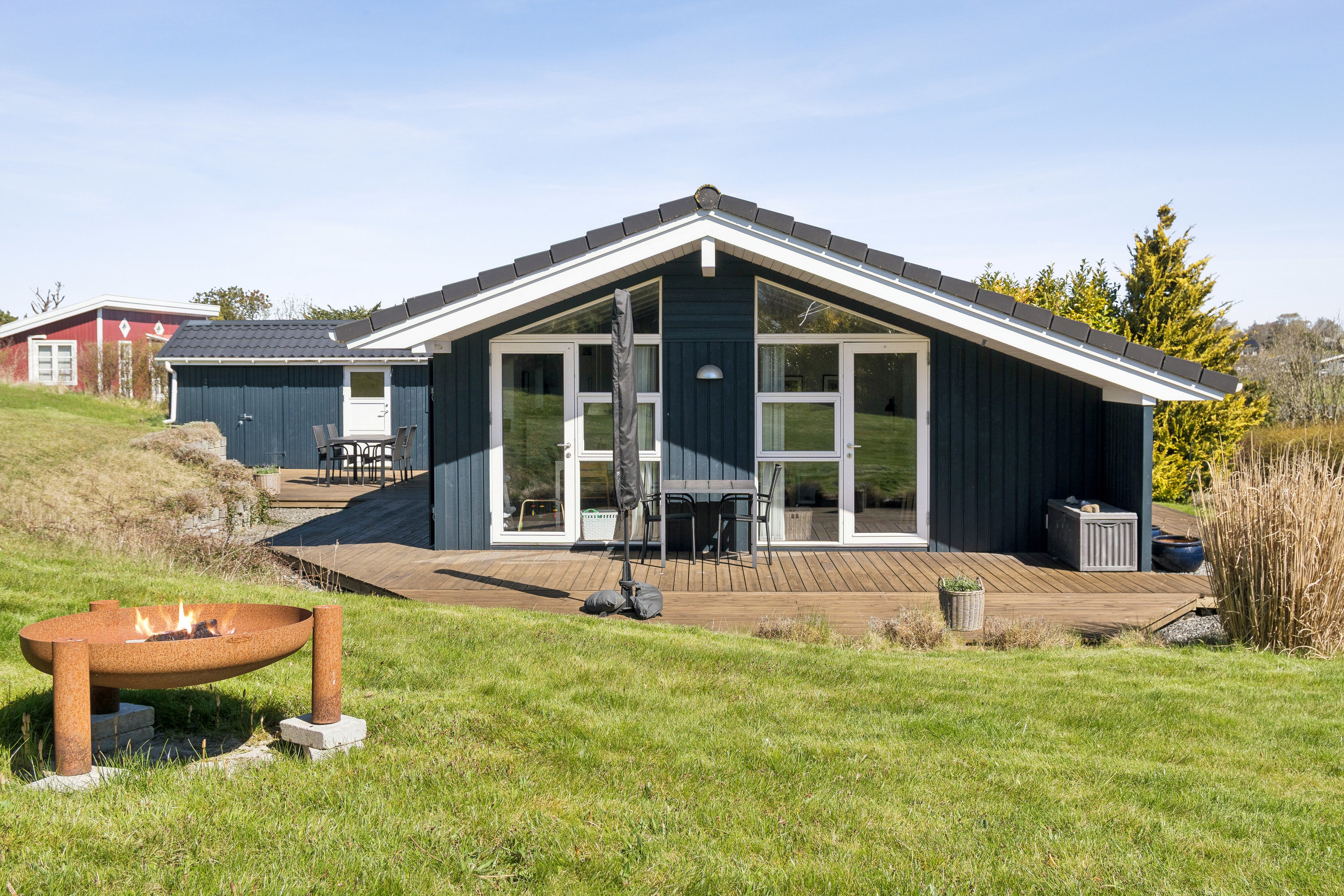 Fremhævet set fra haven billede i fuldskærmstilstand. Billede af Nissestien 29, Kårup, 4540 Fårevejle