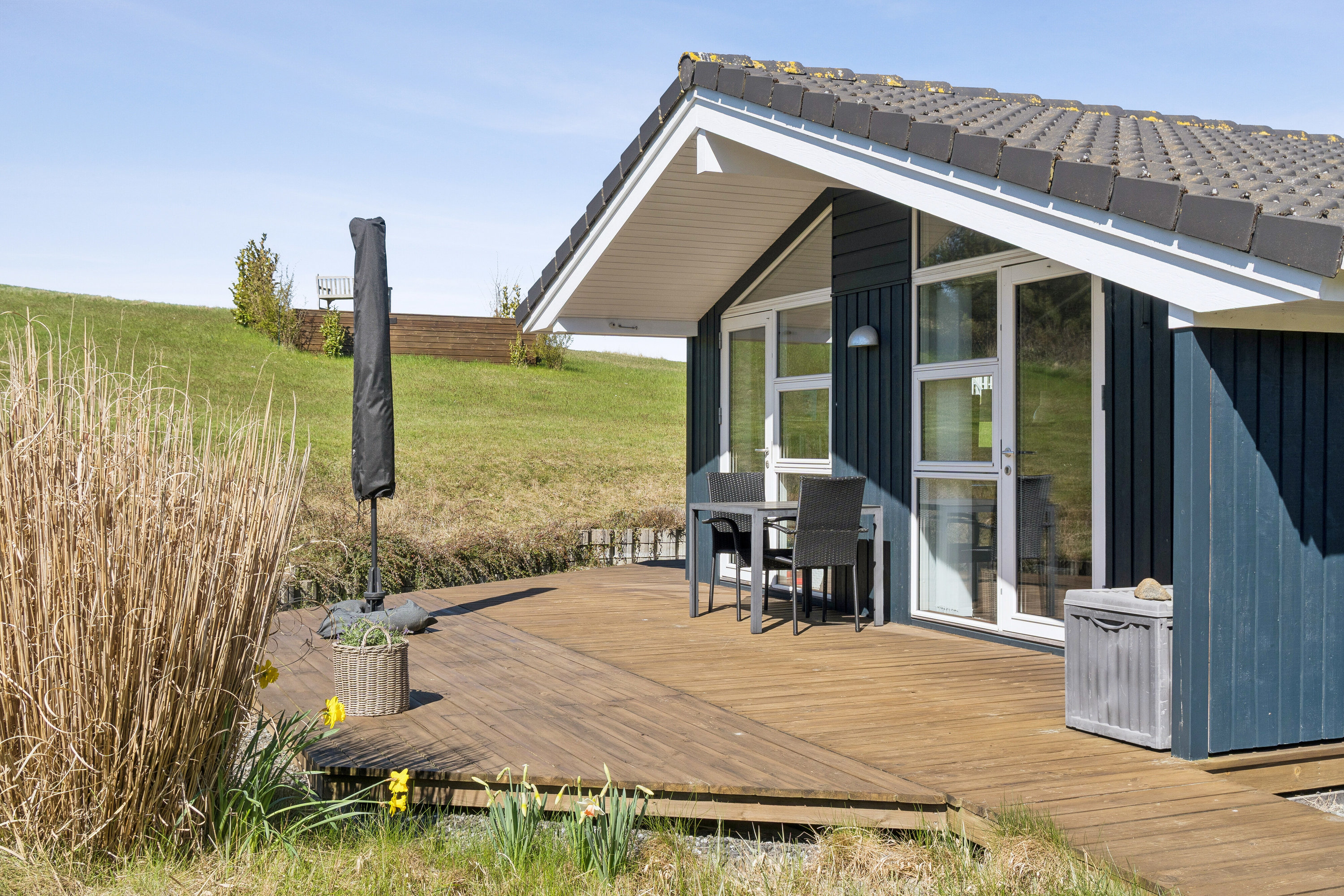 Fremhævet set fra haven billede i fuldskærmstilstand. Billede af Nissestien 29, Kårup, 4540 Fårevejle