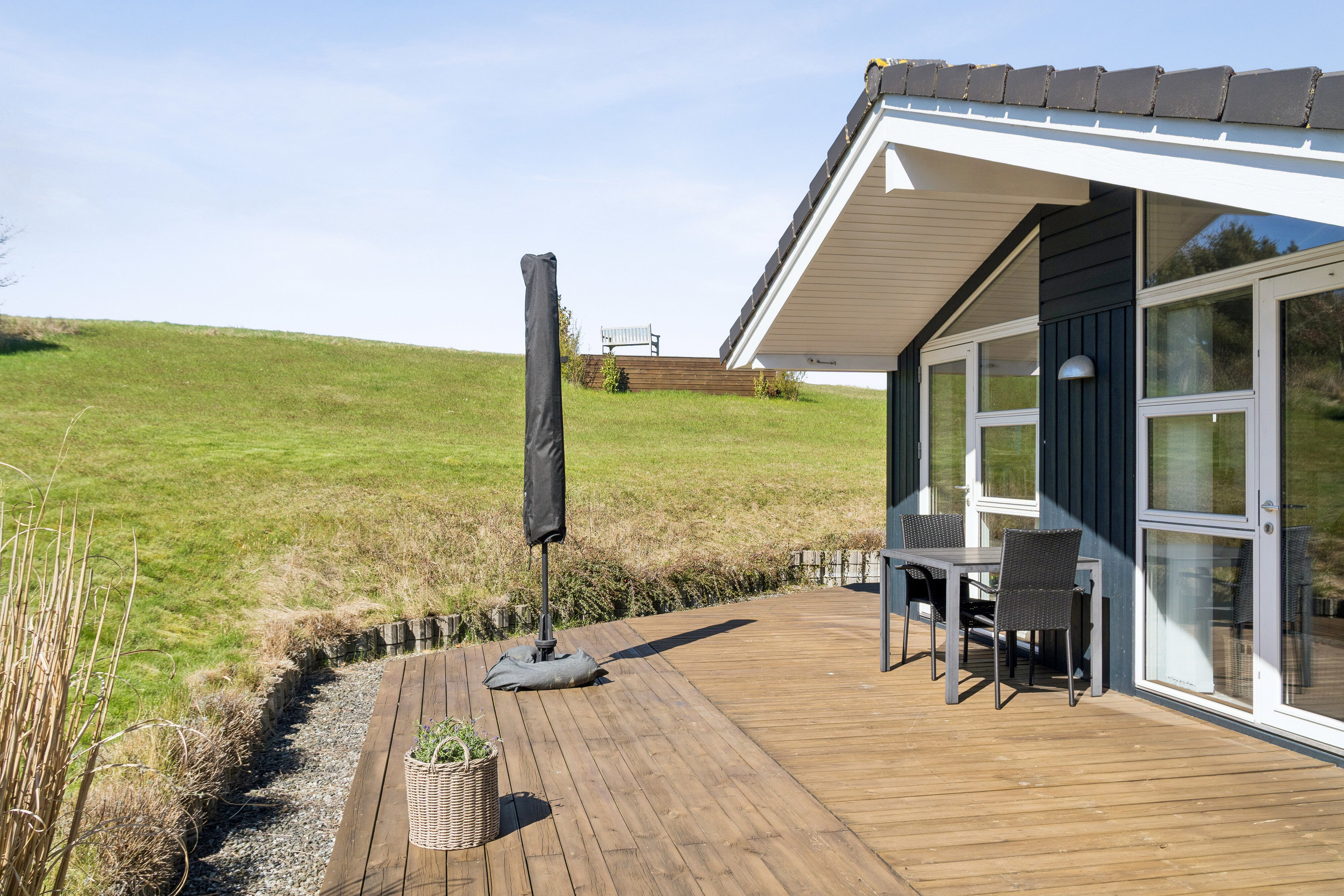 Fremhævet set fra haven billede i fuldskærmstilstand. Billede af Nissestien 29, Kårup, 4540 Fårevejle