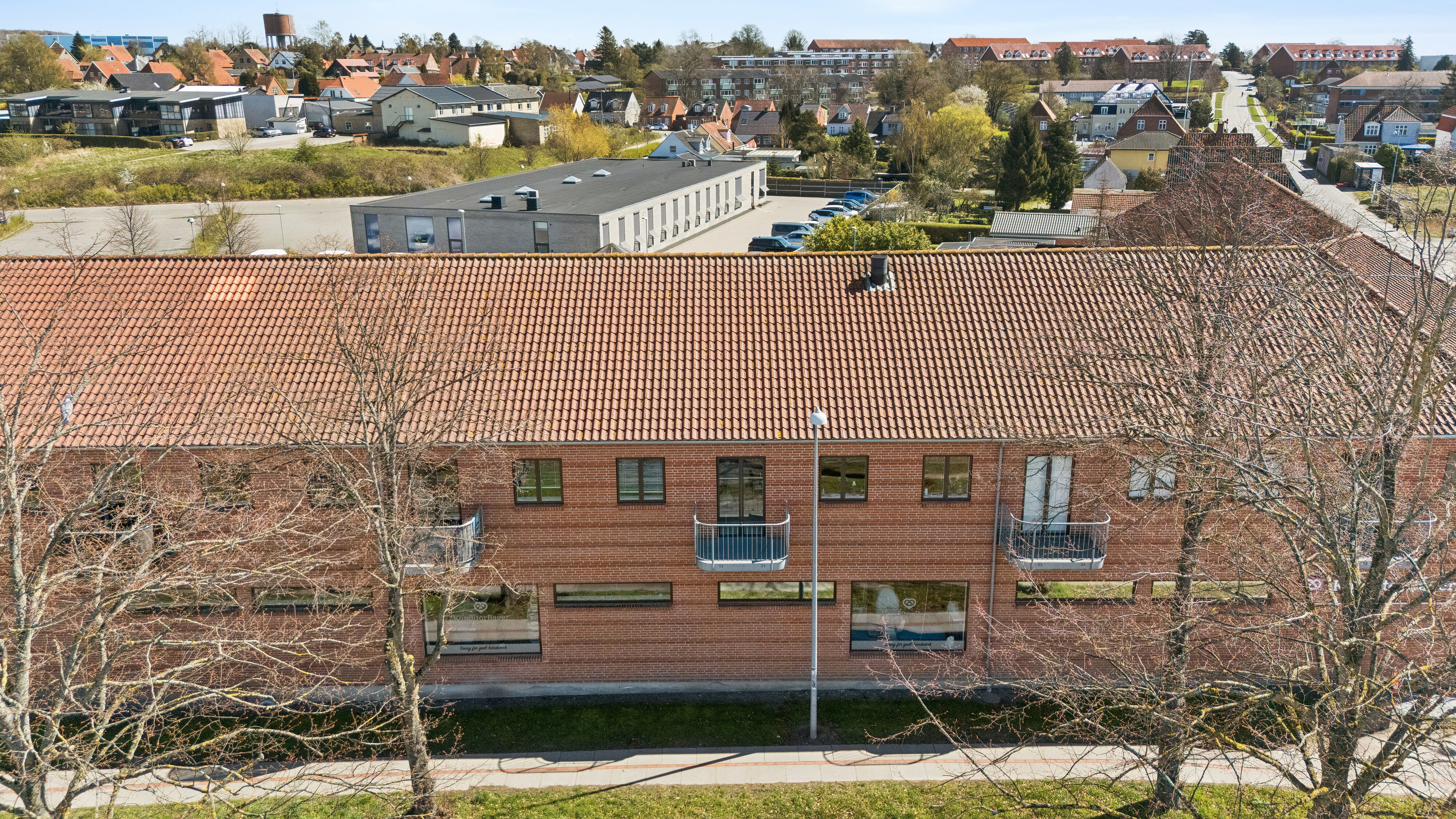 Fremhævet set fra vejen billede i fuldskærmstilstand. Billede af Prins Jørgens Alle 4, 1. 6., 4760 Vordingborg