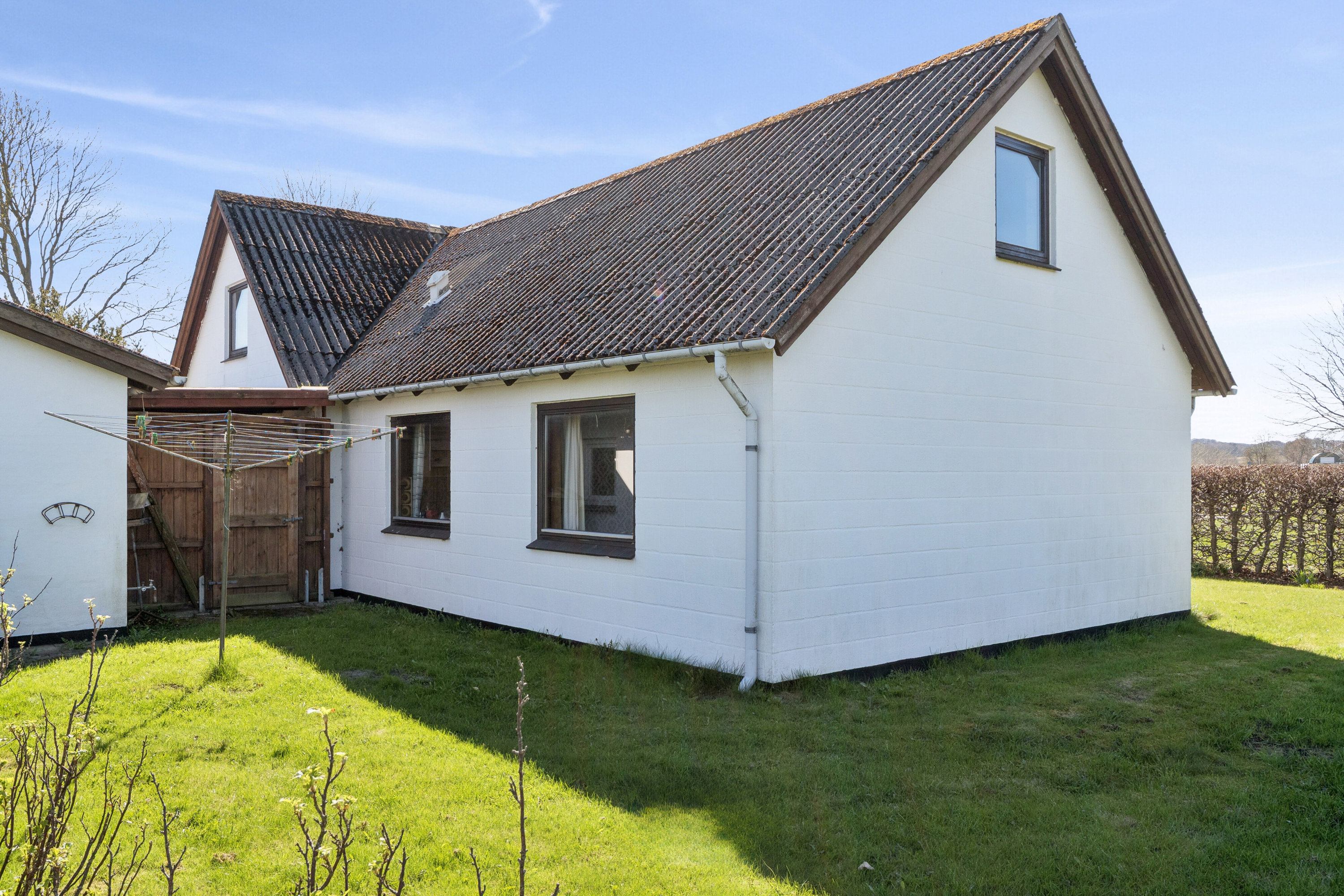 Fremhævet set fra haven billede i fuldskærmstilstand. Billede af Agerledetvej 19, 9870 Sindal