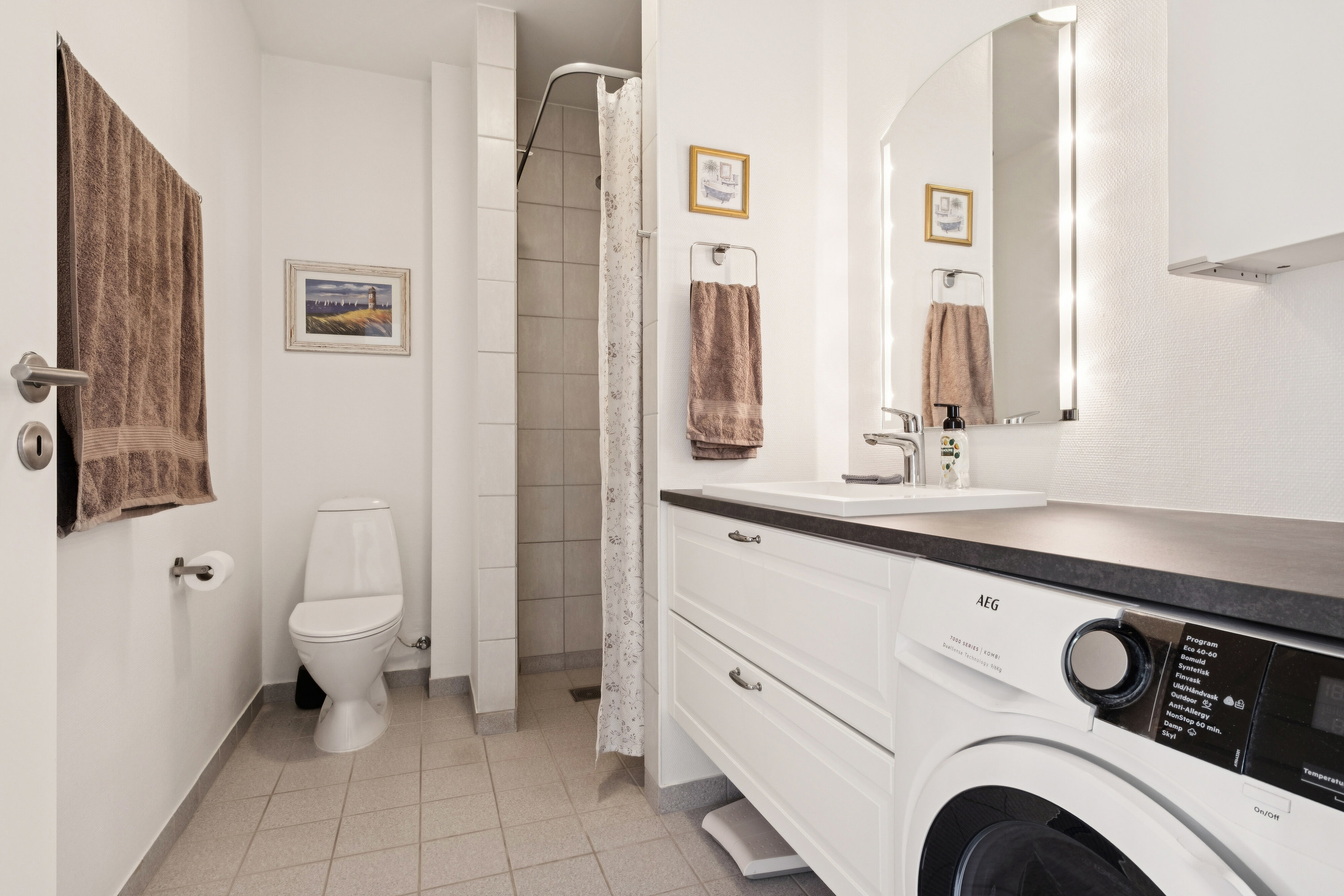 Fremhævet badeværelse billede i fuldskærmstilstand. Billede af Prins Jørgens Alle 4, 1. 6., 4760 Vordingborg