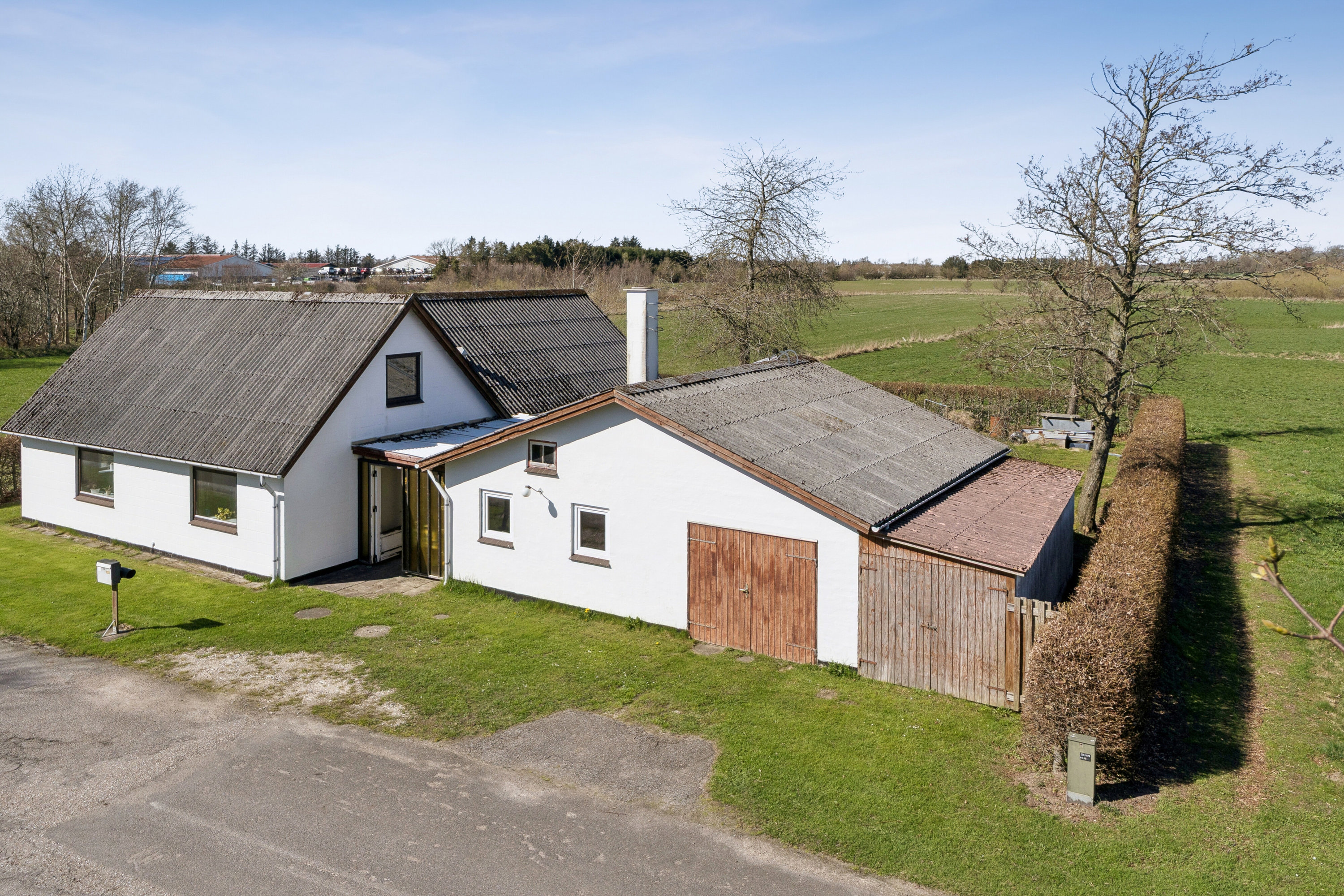 Fremhævet set fra vejen billede i fuldskærmstilstand. Billede af Agerledetvej 19, 9870 Sindal