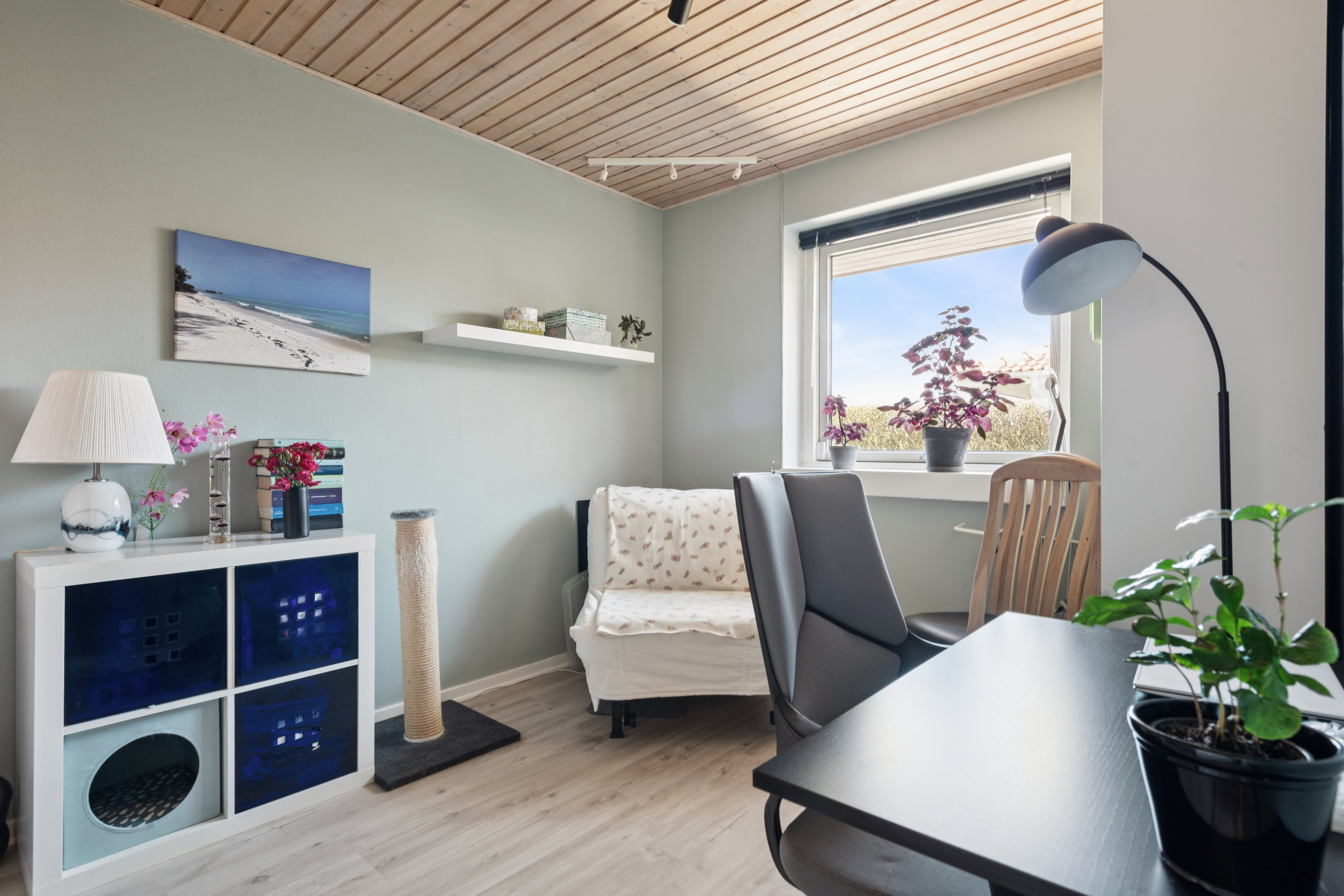 Fremhævet stue billede i fuldskærmstilstand. Billede af Olsbækeng 21, 2670 Greve