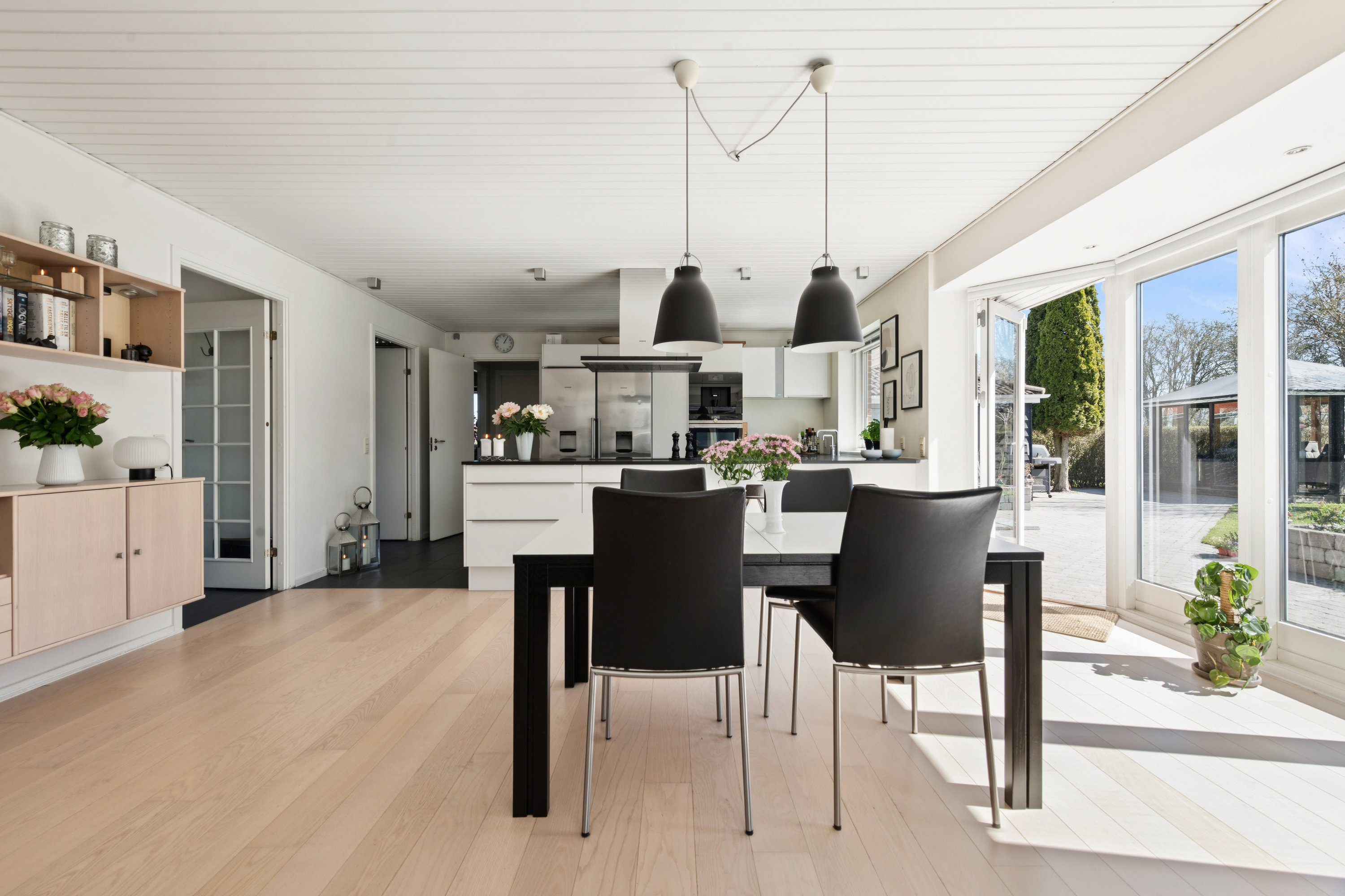 Fremhævet stue billede i fuldskærmstilstand. Billede af Olsbækeng 21, 2670 Greve