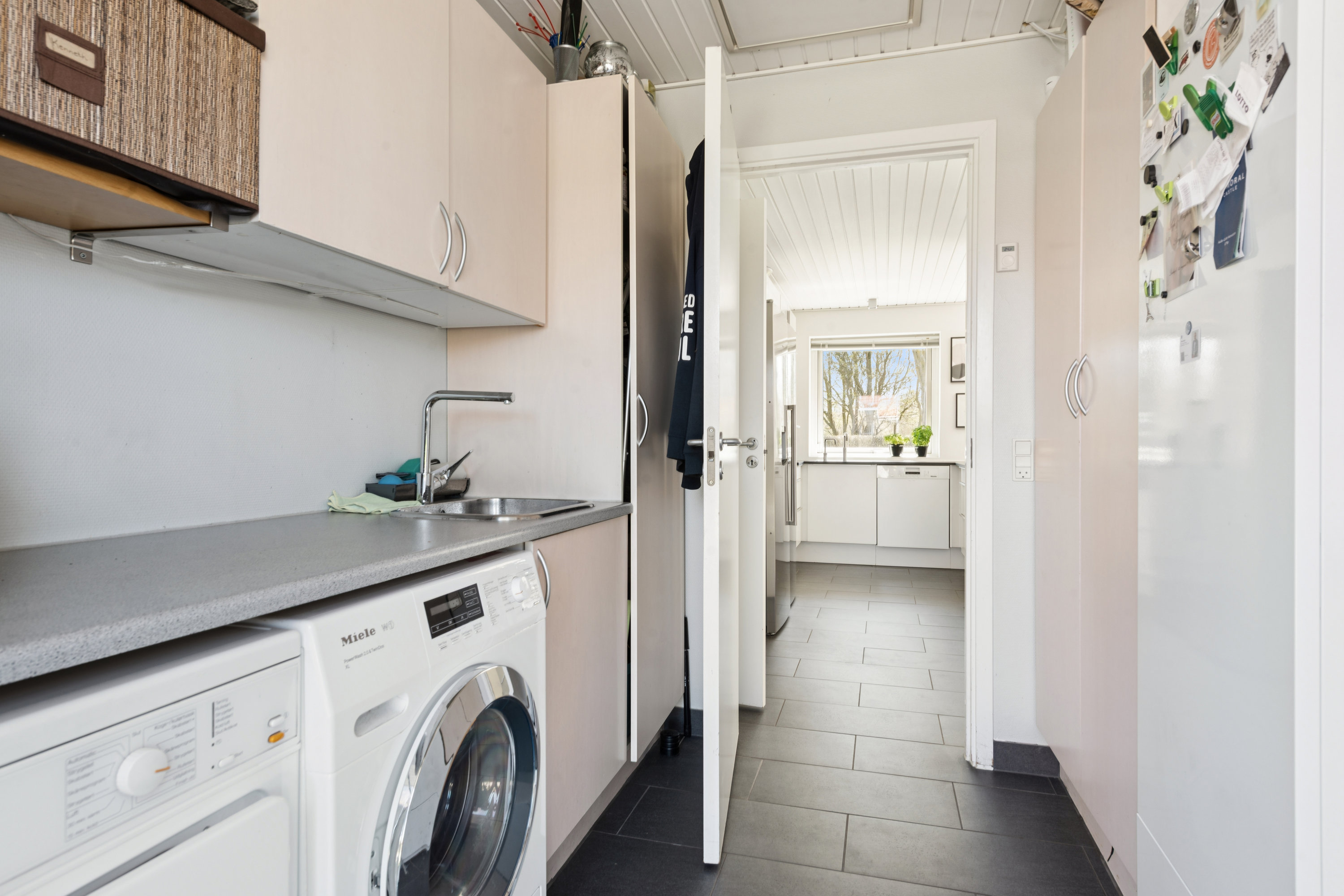 Fremhævet badeværelse billede i fuldskærmstilstand. Billede af Olsbækeng 21, 2670 Greve