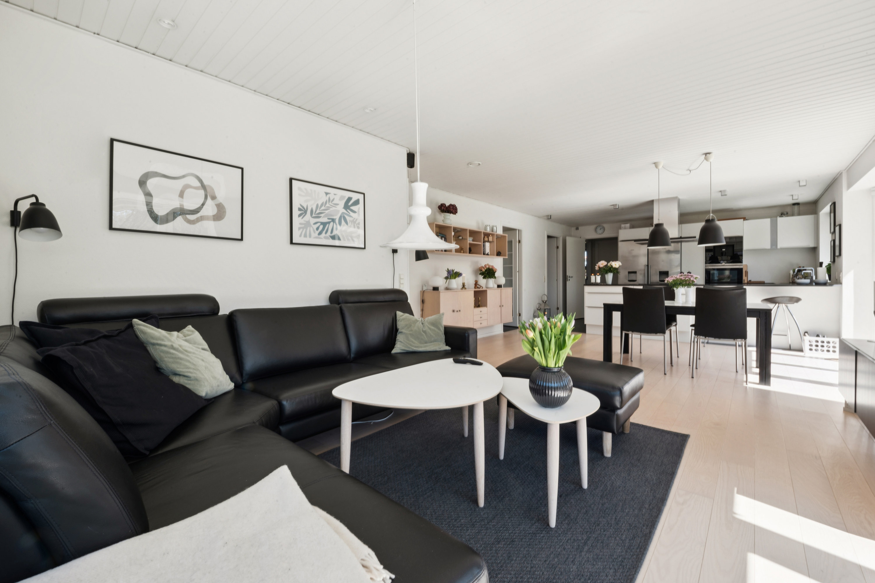 Fremhævet stue billede i fuldskærmstilstand. Billede af Olsbækeng 21, 2670 Greve