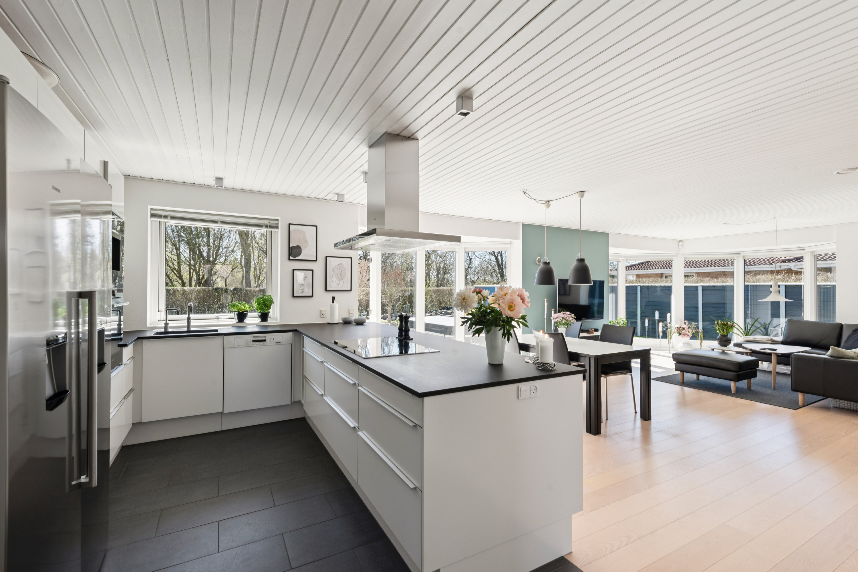 Fremhævet køkken billede i fuldskærmstilstand. Billede af Olsbækeng 21, 2670 Greve