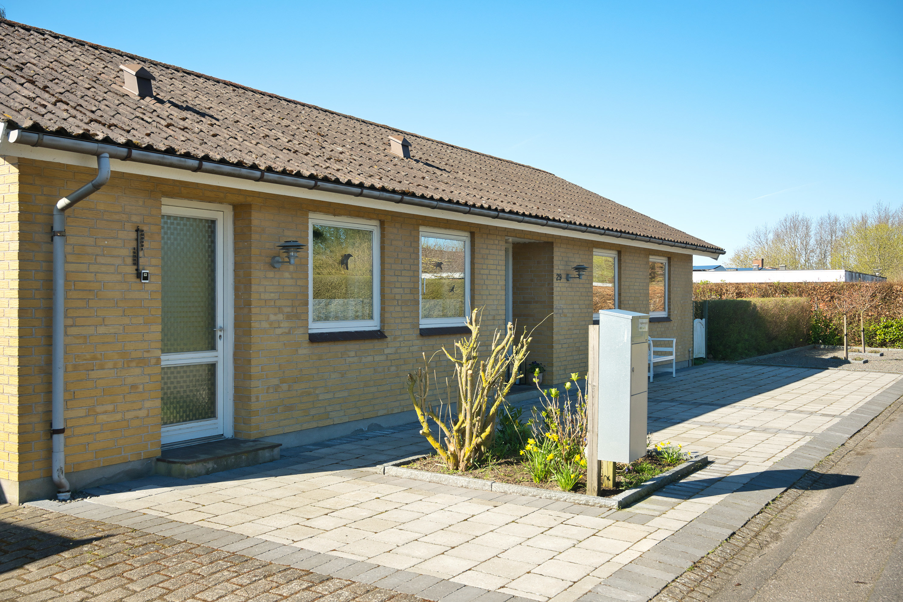 Fremhævet facade billede i fuldskærmstilstand. Billede af Engpibervej 29, 4930 Maribo