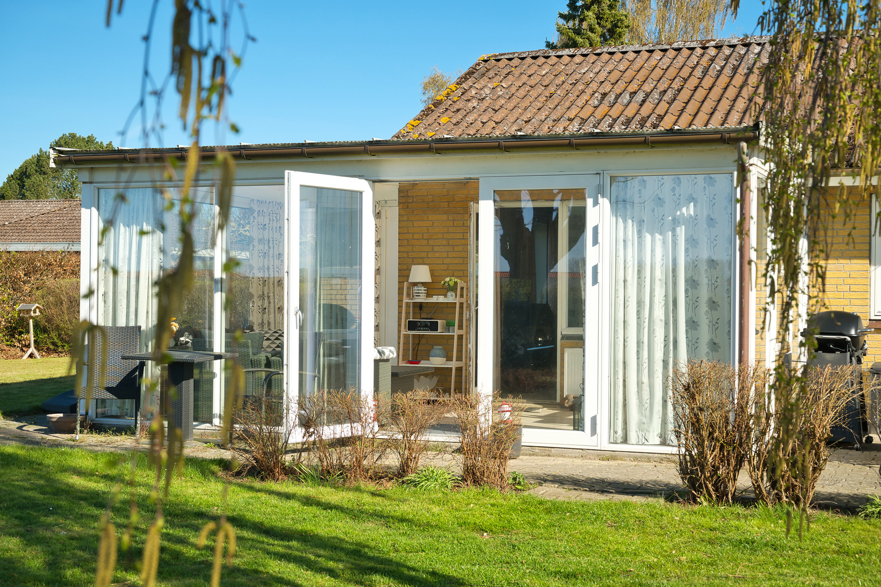 Fremhævet facade havesiden billede i fuldskærmstilstand. Billede af Engpibervej 29, 4930 Maribo