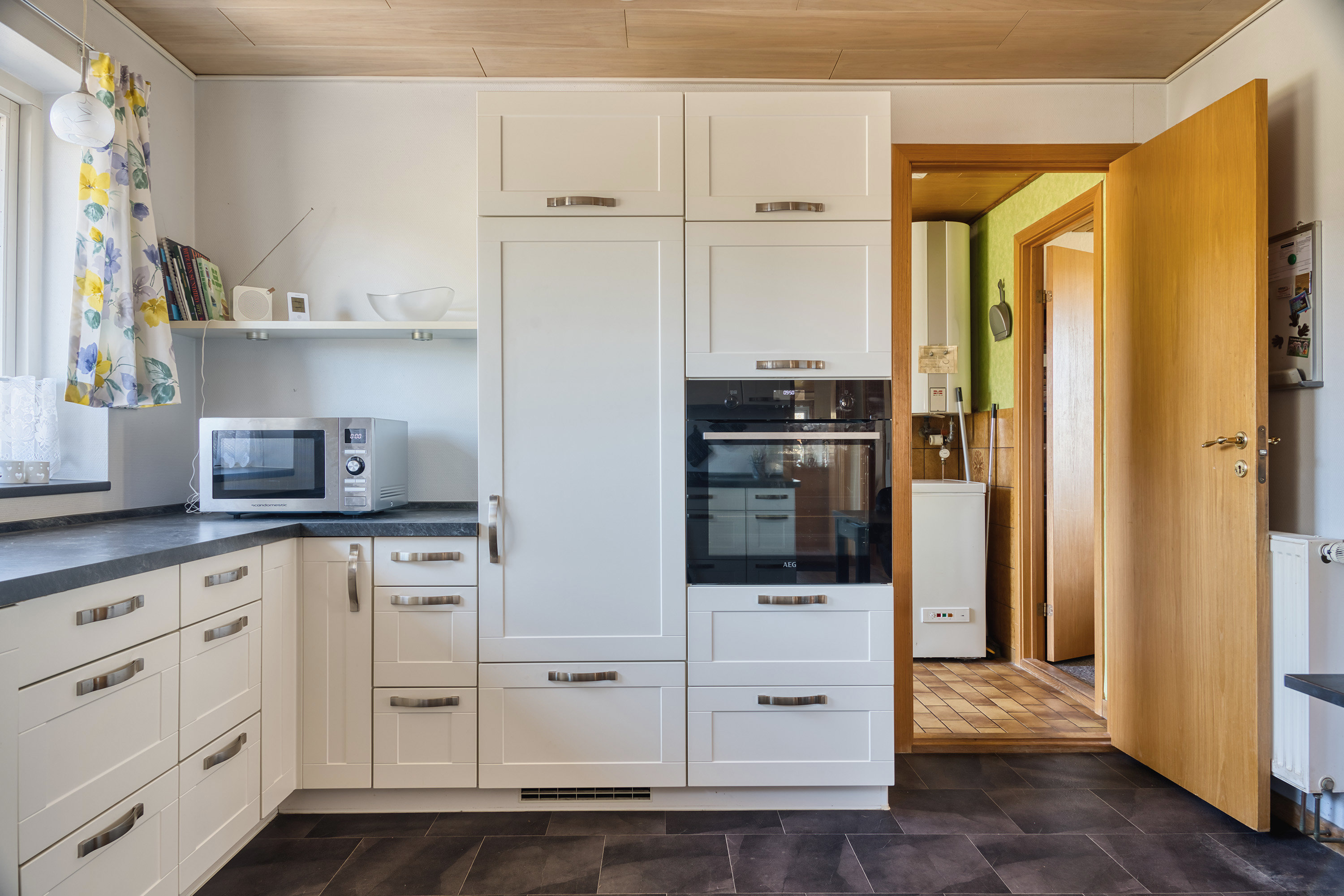 Fremhævet køkken billede i fuldskærmstilstand. Billede af Engpibervej 29, 4930 Maribo