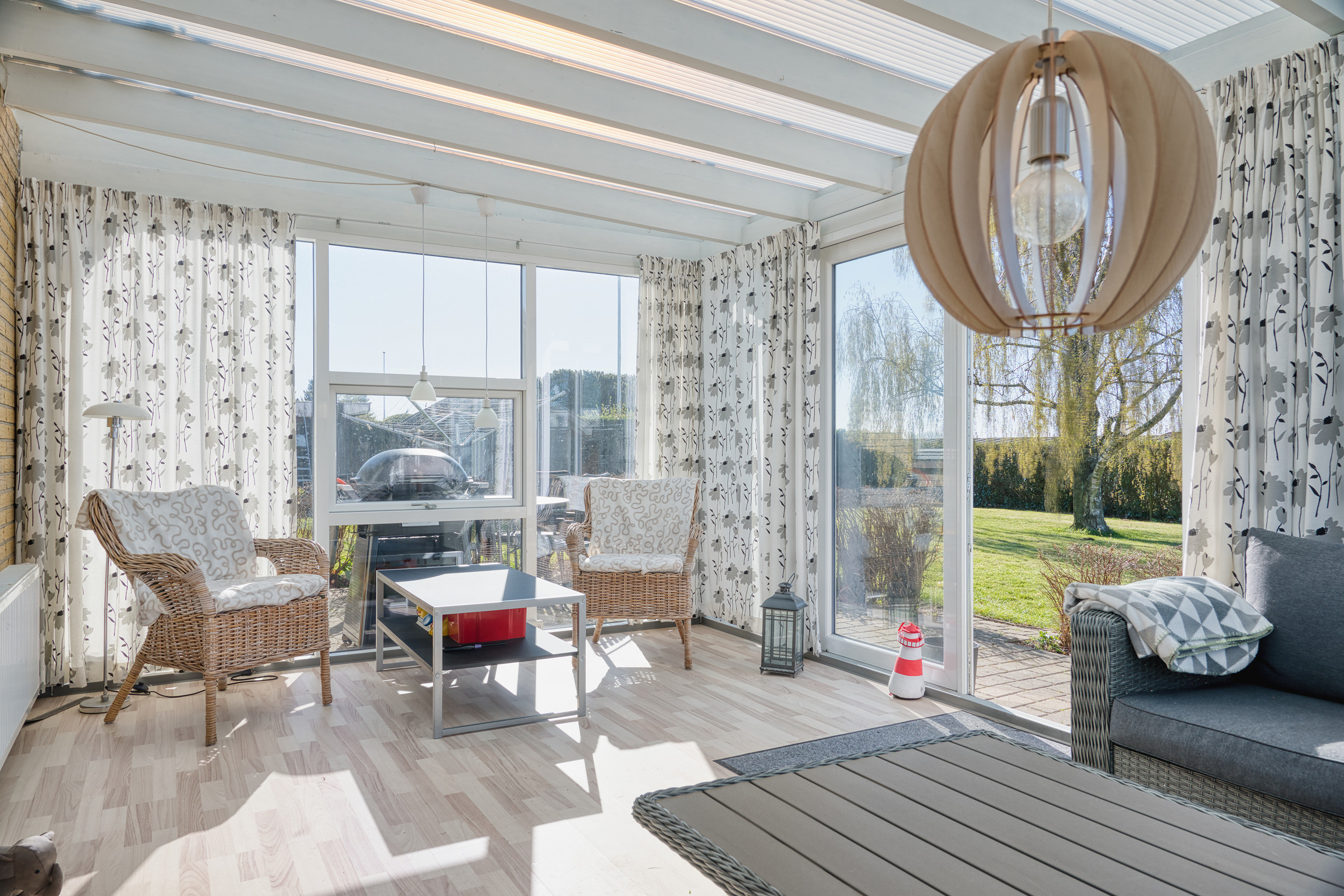 Fremhævet udestue billede i fuldskærmstilstand. Billede af Engpibervej 29, 4930 Maribo