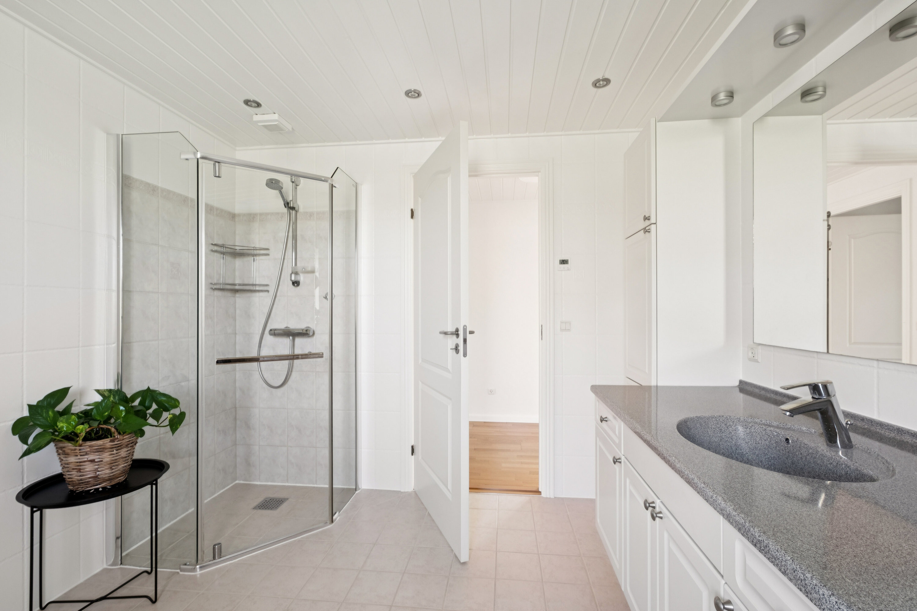 Fremhævet badeværelse billede i fuldskærmstilstand. Billede af Bytoften 16, Førslev, 4690 Haslev