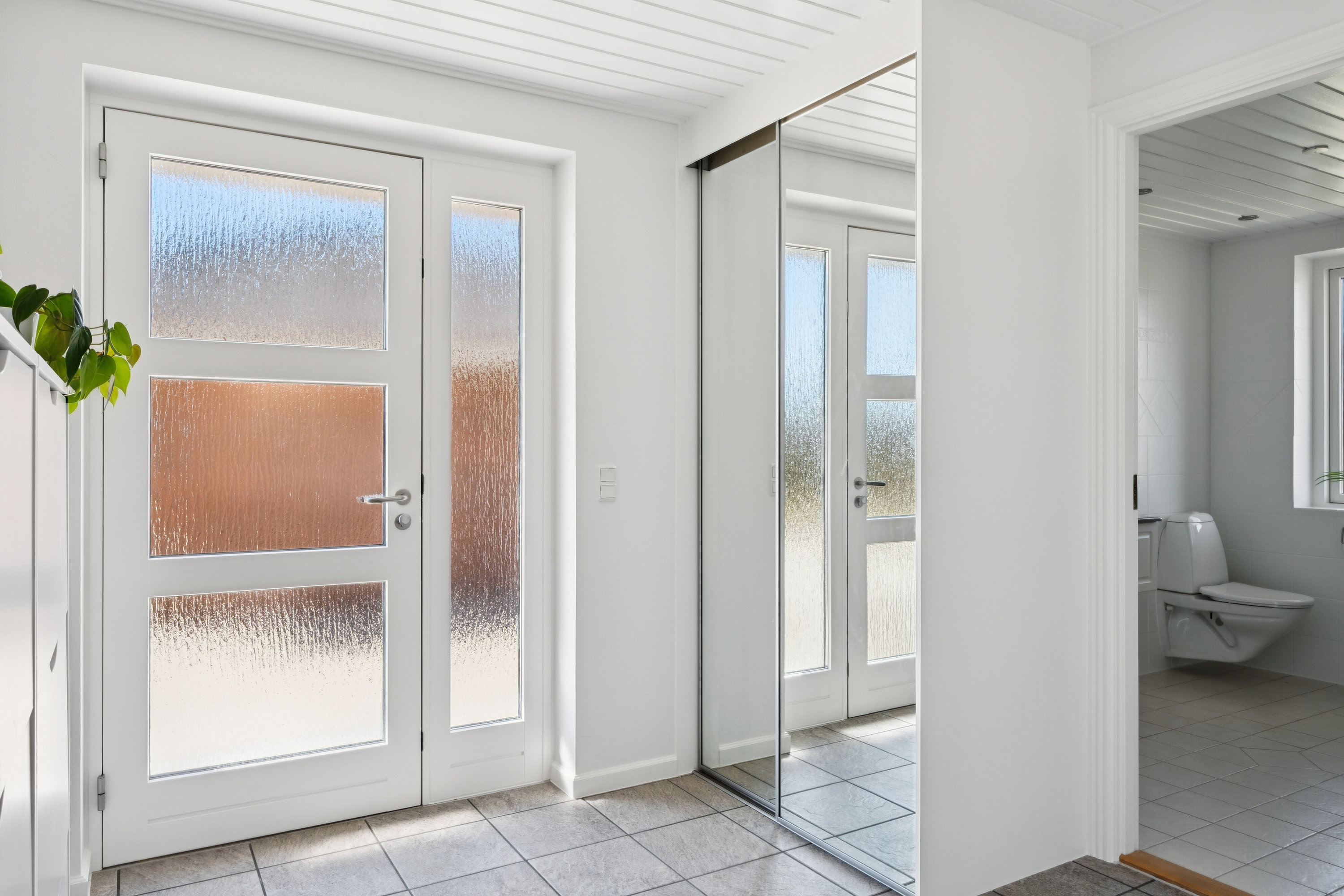 Fremhævet gang billede i fuldskærmstilstand. Billede af Bytoften 16, Førslev, 4690 Haslev