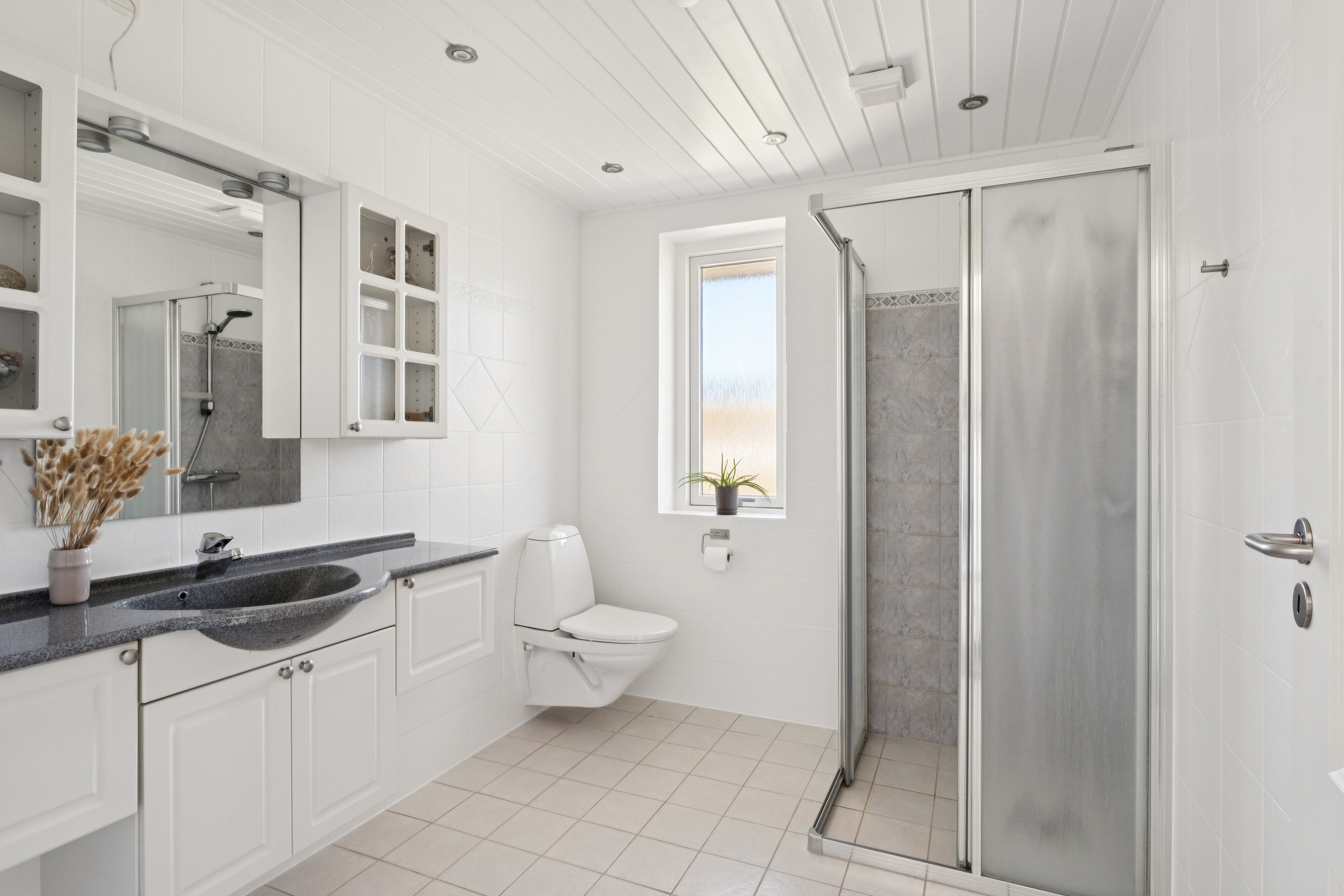 Fremhævet badeværelse billede i fuldskærmstilstand. Billede af Bytoften 16, Førslev, 4690 Haslev