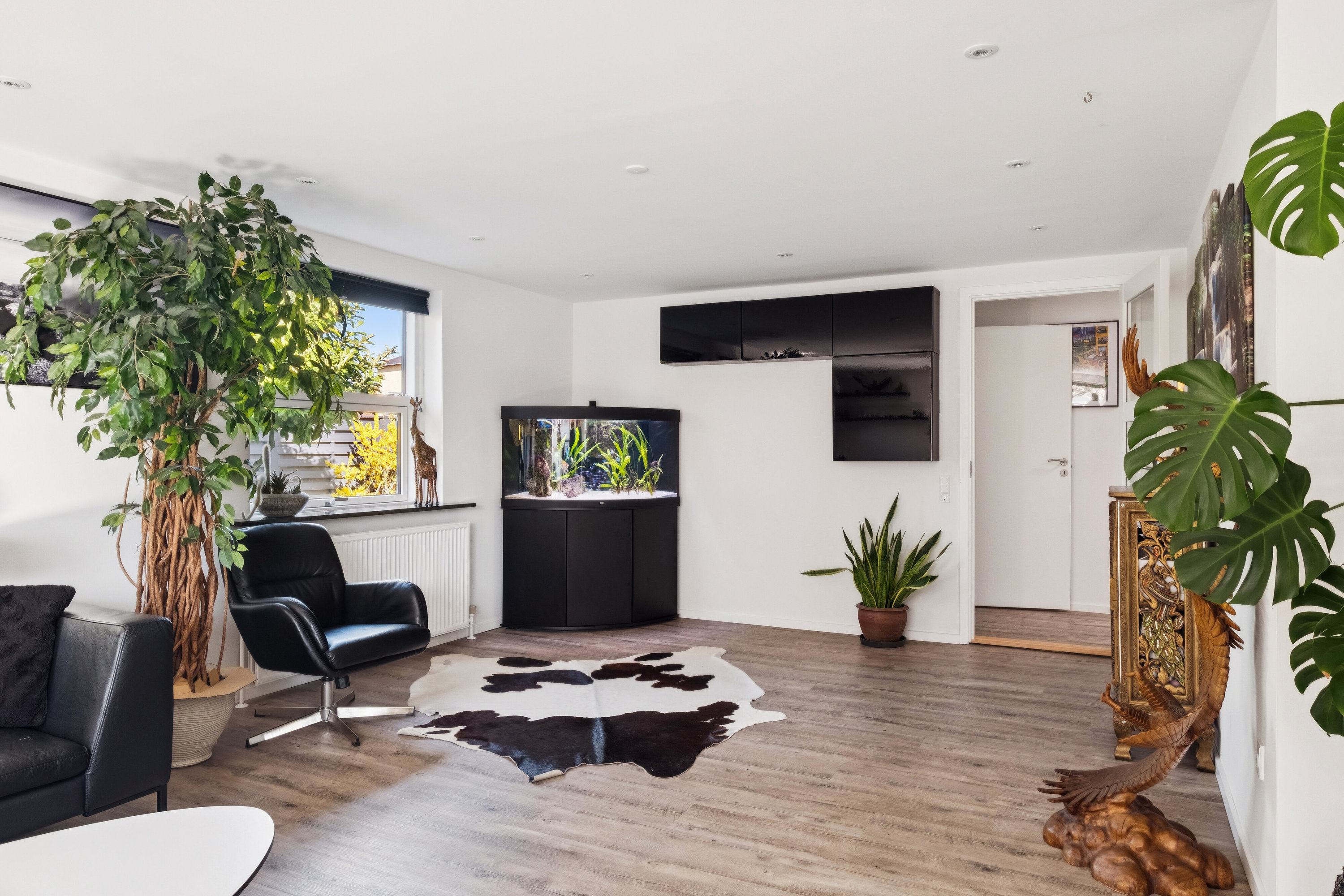 Fremhævet stue billede i fuldskærmstilstand. Billede af Skovvej 1, 9800 Hjørring