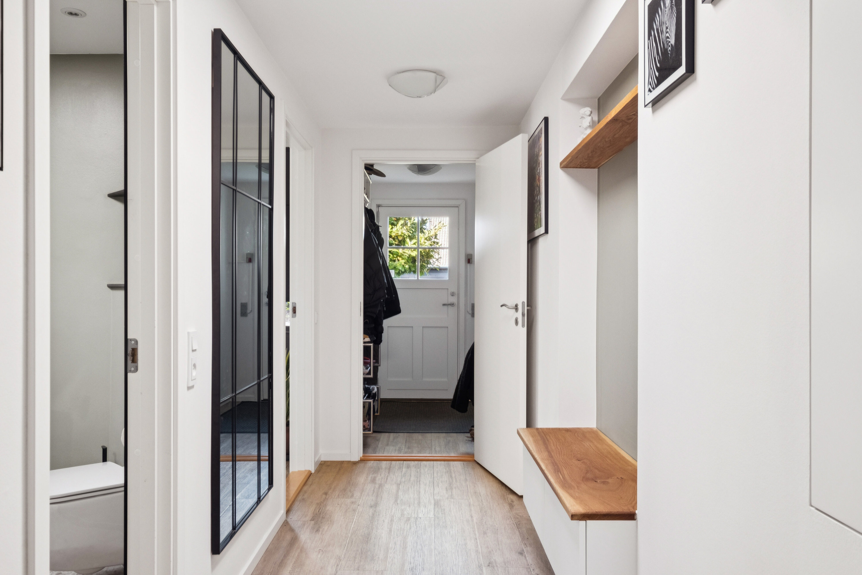 Fremhævet gang billede i fuldskærmstilstand. Billede af Skovvej 1, 9800 Hjørring