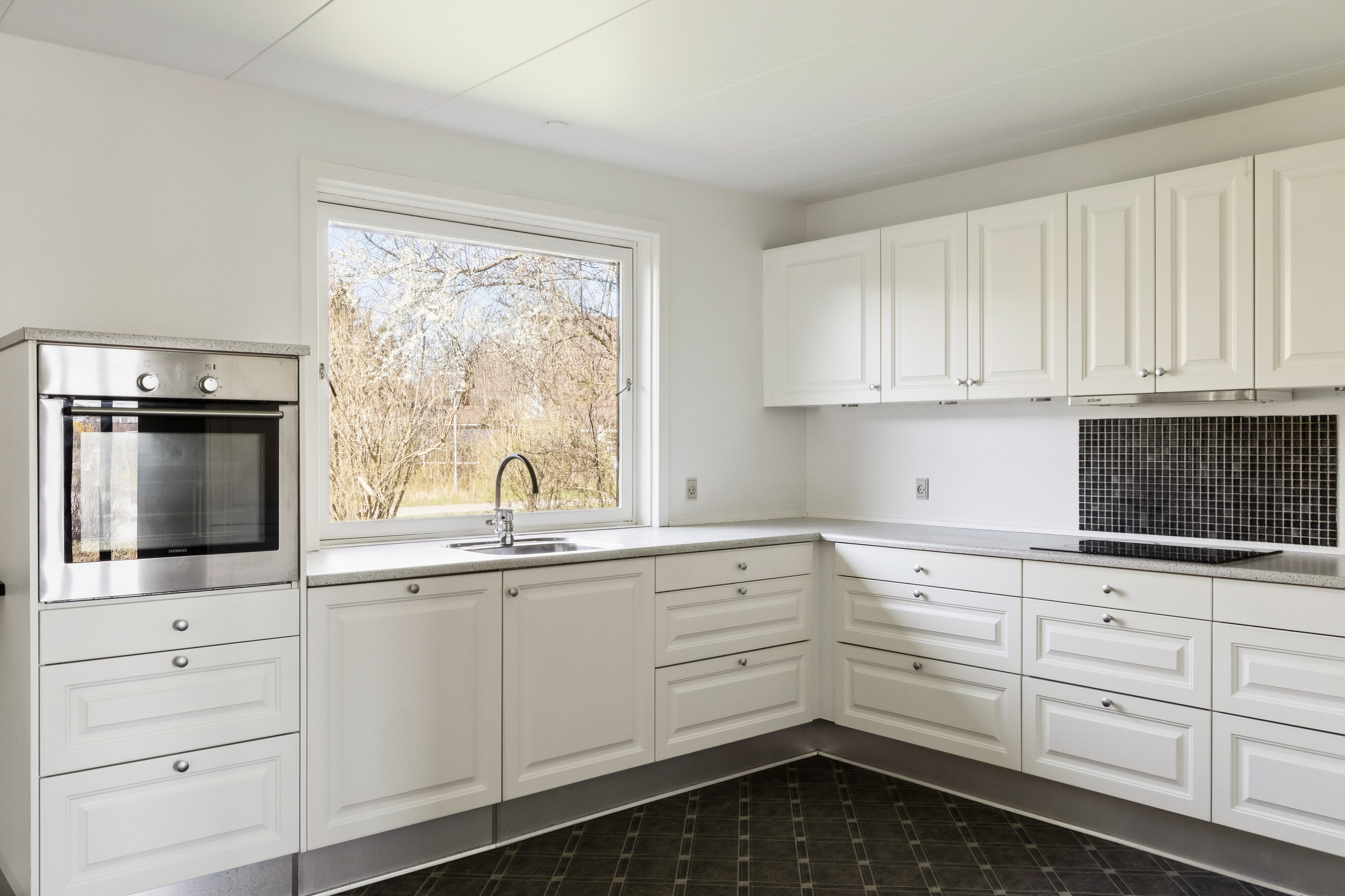 Fremhævet køkken billede i fuldskærmstilstand. Billede af Heimdalsvej 8, 9870 Sindal