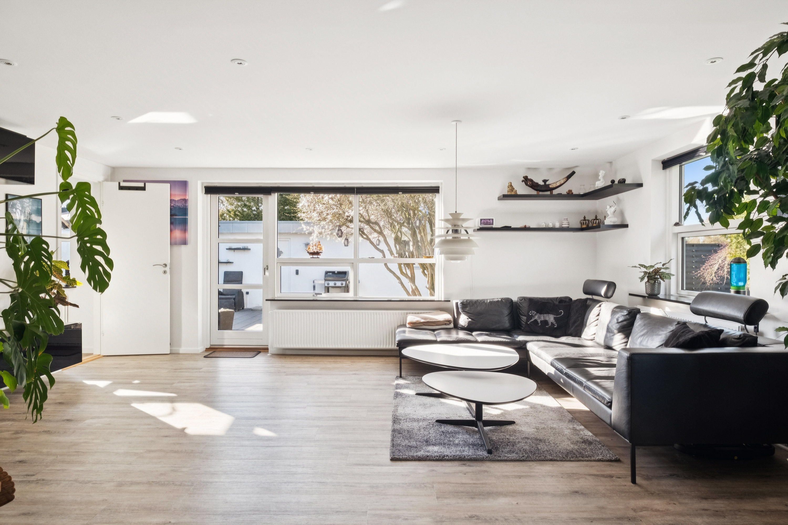 Fremhævet stue billede i fuldskærmstilstand. Billede af Skovvej 1, 9800 Hjørring