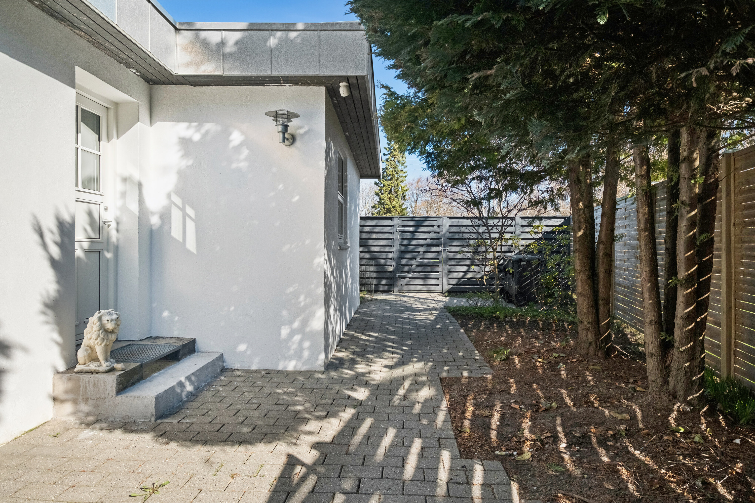 Fremhævet udendørs billede i fuldskærmstilstand. Billede af Skovvej 1, 9800 Hjørring