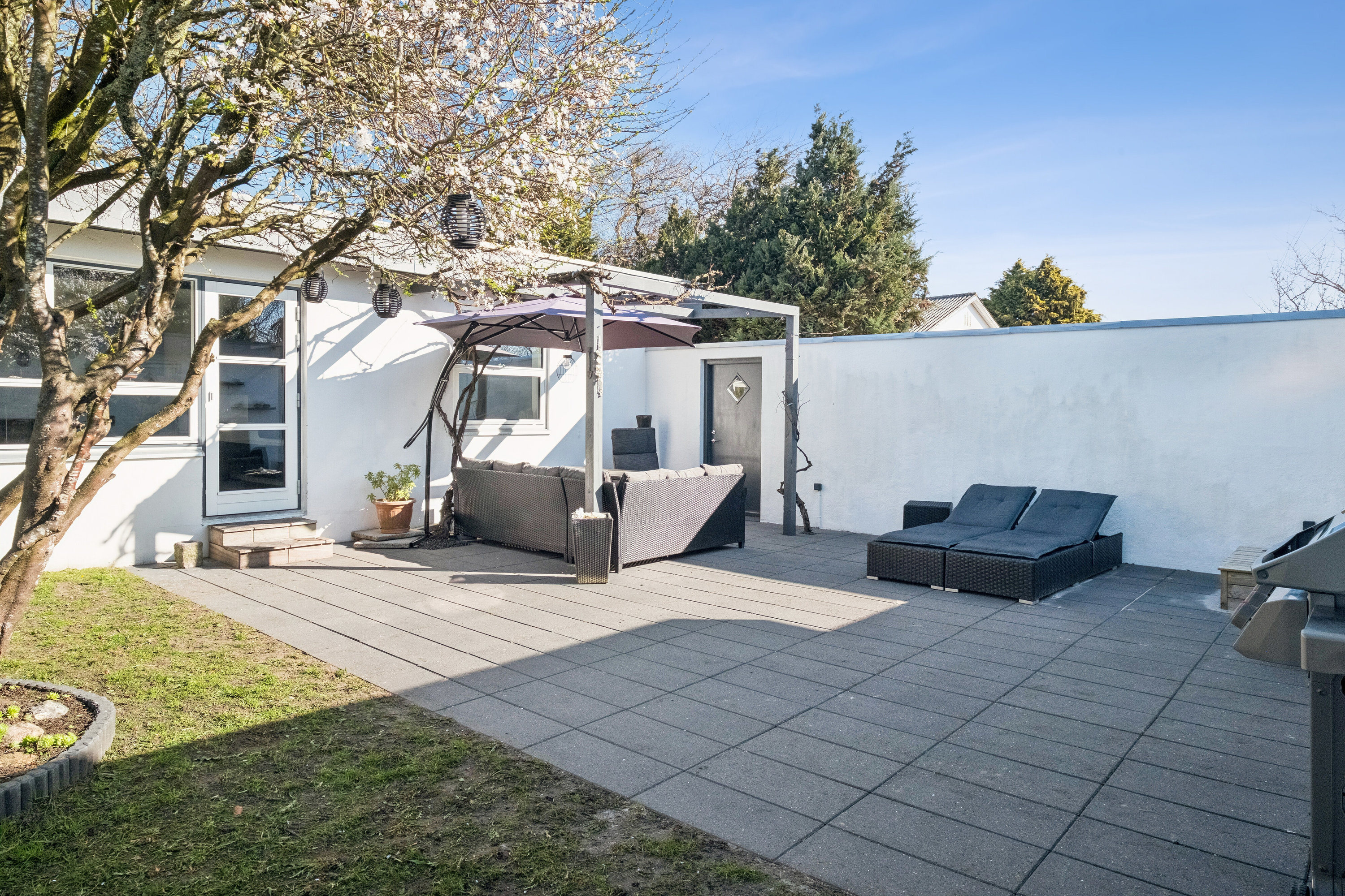 Fremhævet terrasse billede i fuldskærmstilstand. Billede af Skovvej 1, 9800 Hjørring