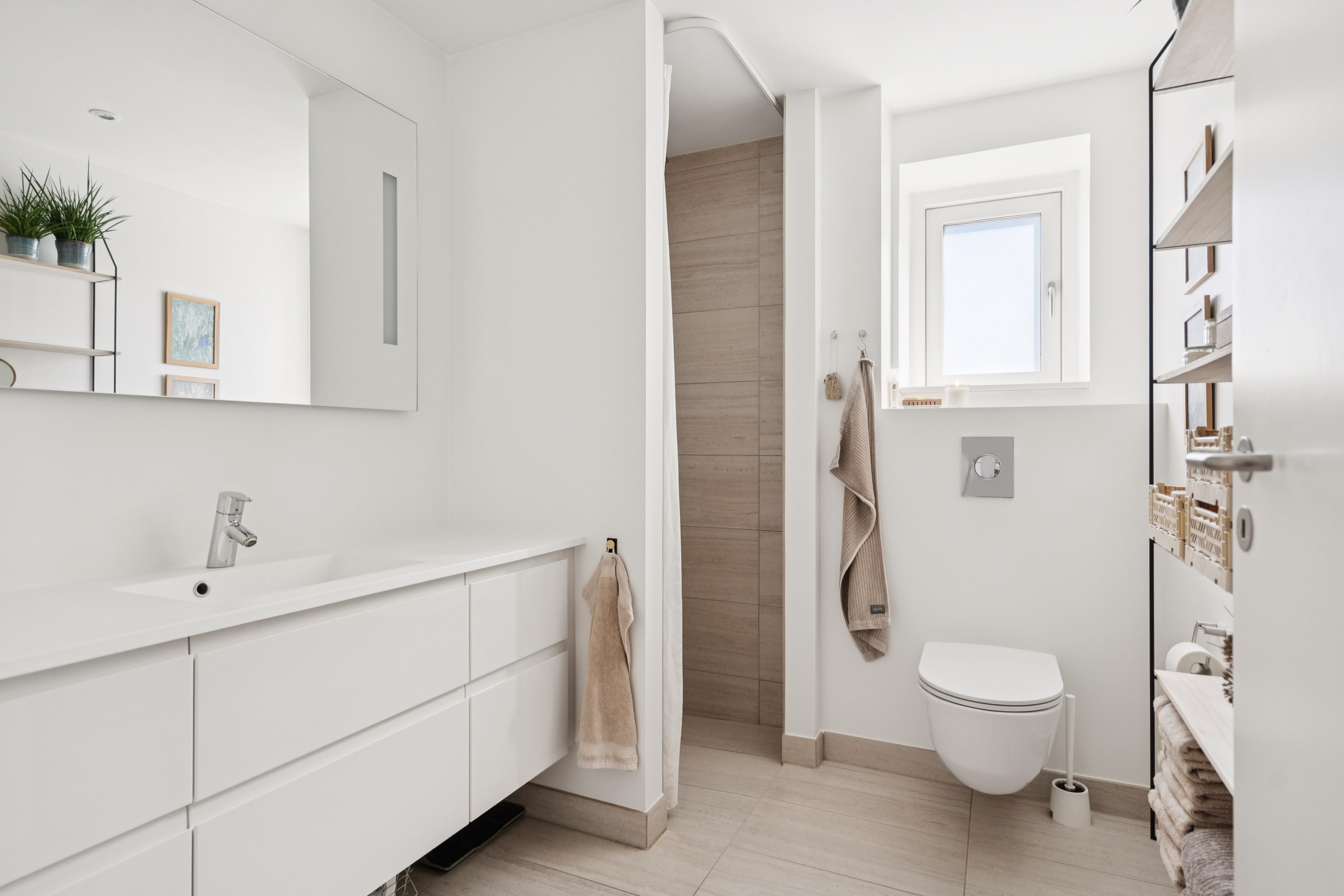 Fremhævet badeværelse billede i fuldskærmstilstand. Billede af Havnegade 21, 1. 1., 9400 Nørresundby