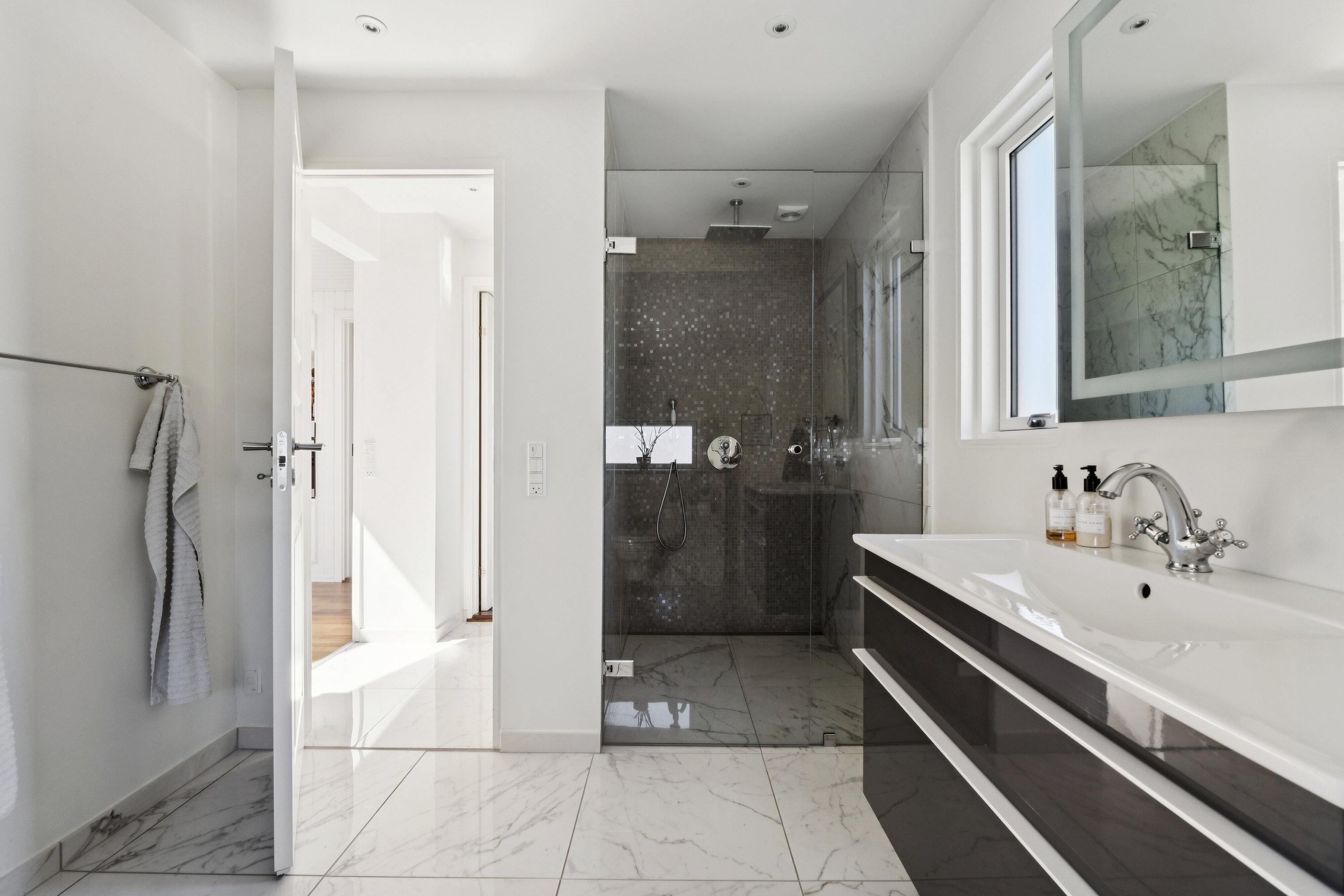 Fremhævet badeværelse billede i fuldskærmstilstand. Billede af Svingelvænget 12, Tåsinge, 5700 Svendborg